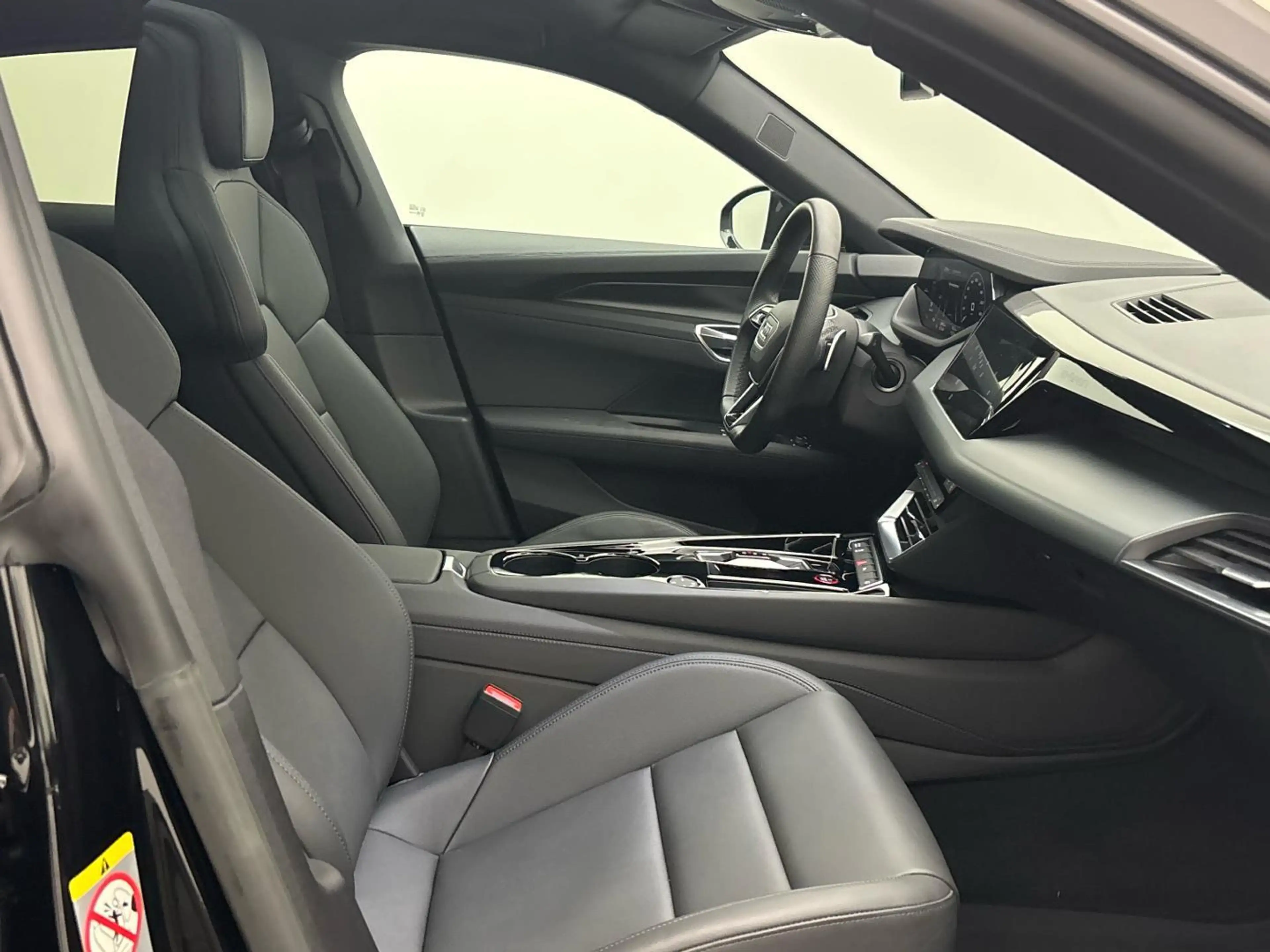 Audi e-tron GT quattro MMI LED Pano — photo 10