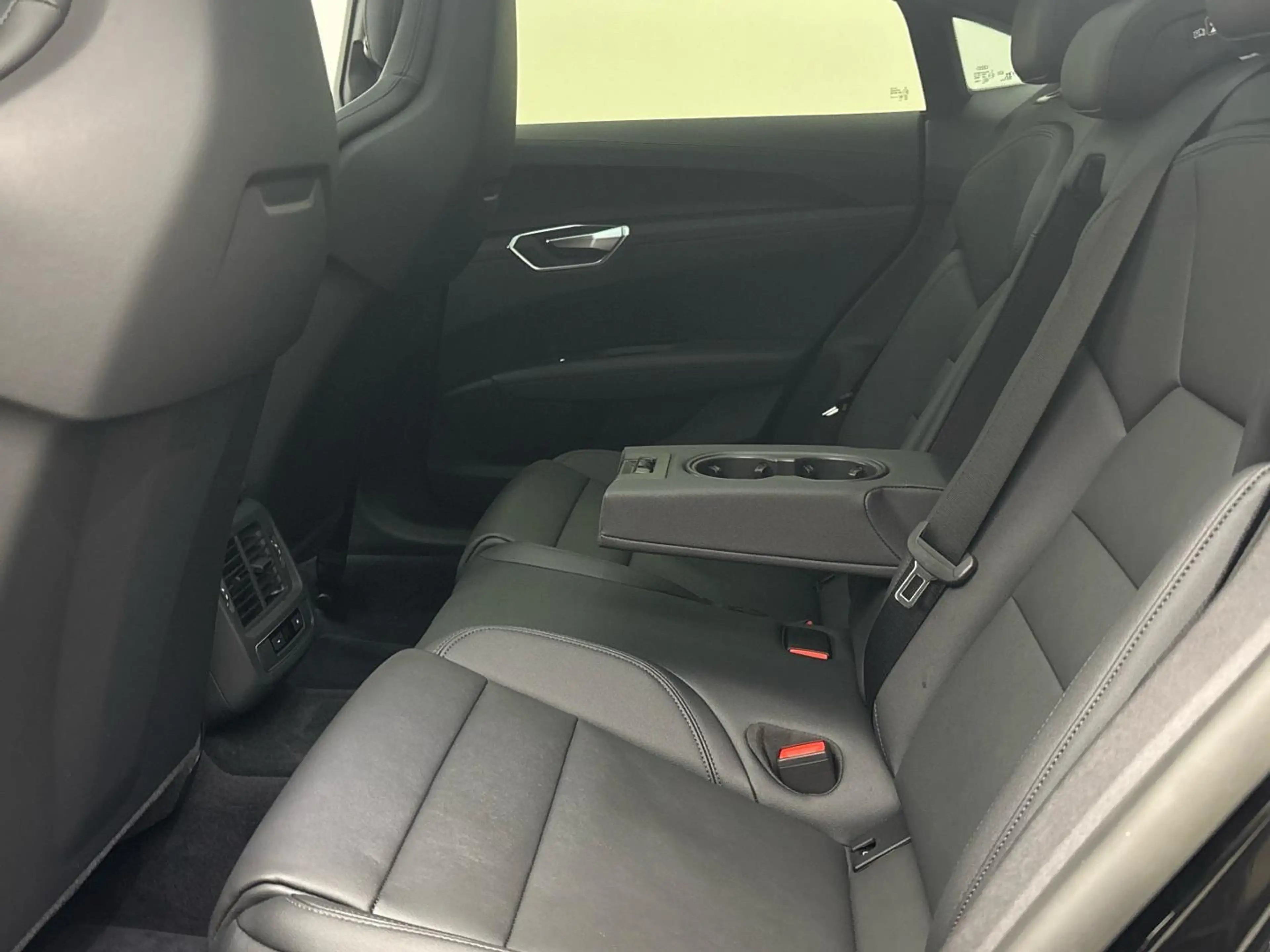 Audi e-tron GT quattro MMI LED Pano — photo 11