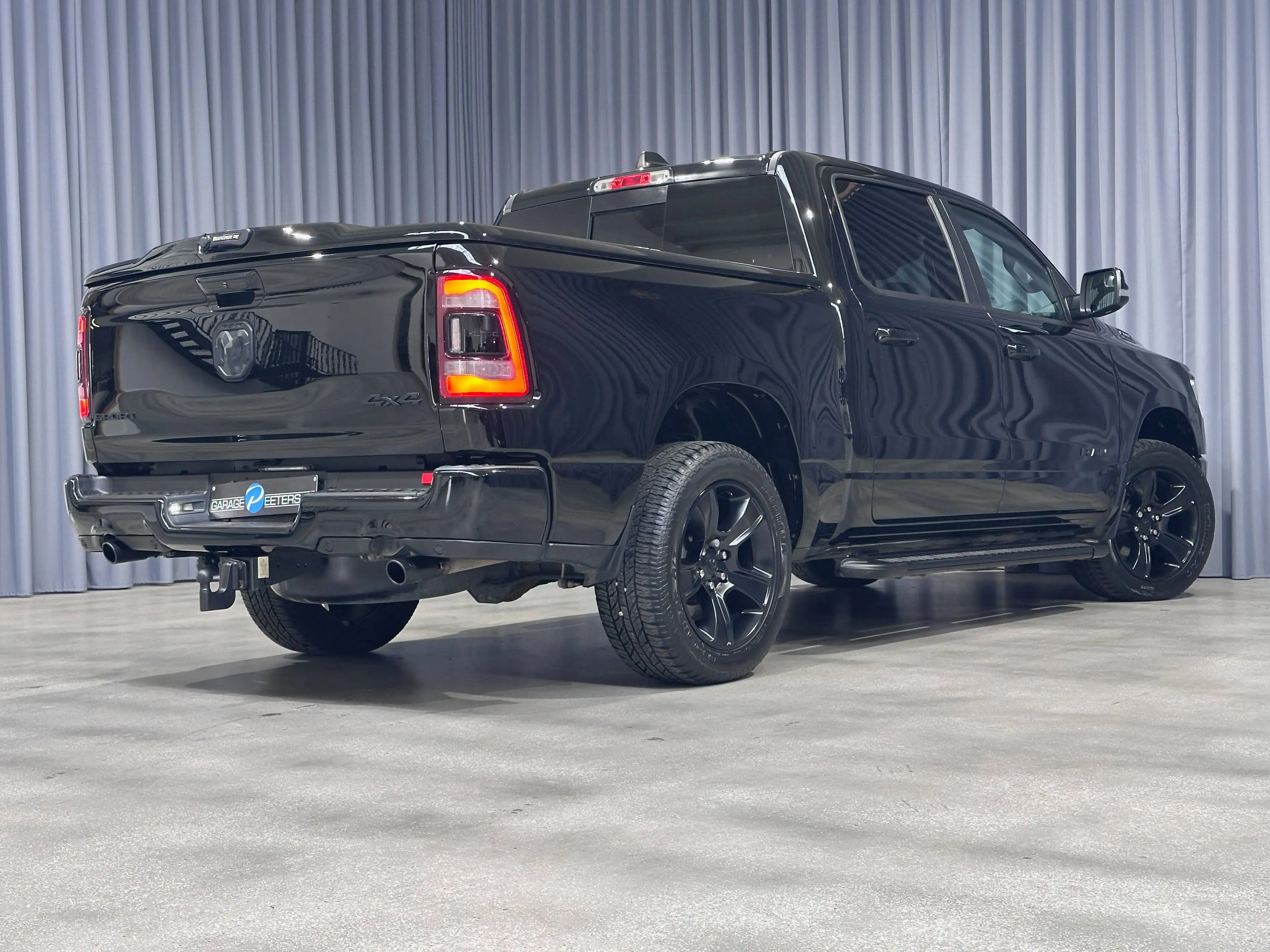 Dodge RAM 1500 SPORT CREW CAB 4X4 *LPG*LEDER*NAVI*APPLE CARPLAY* — photo 3