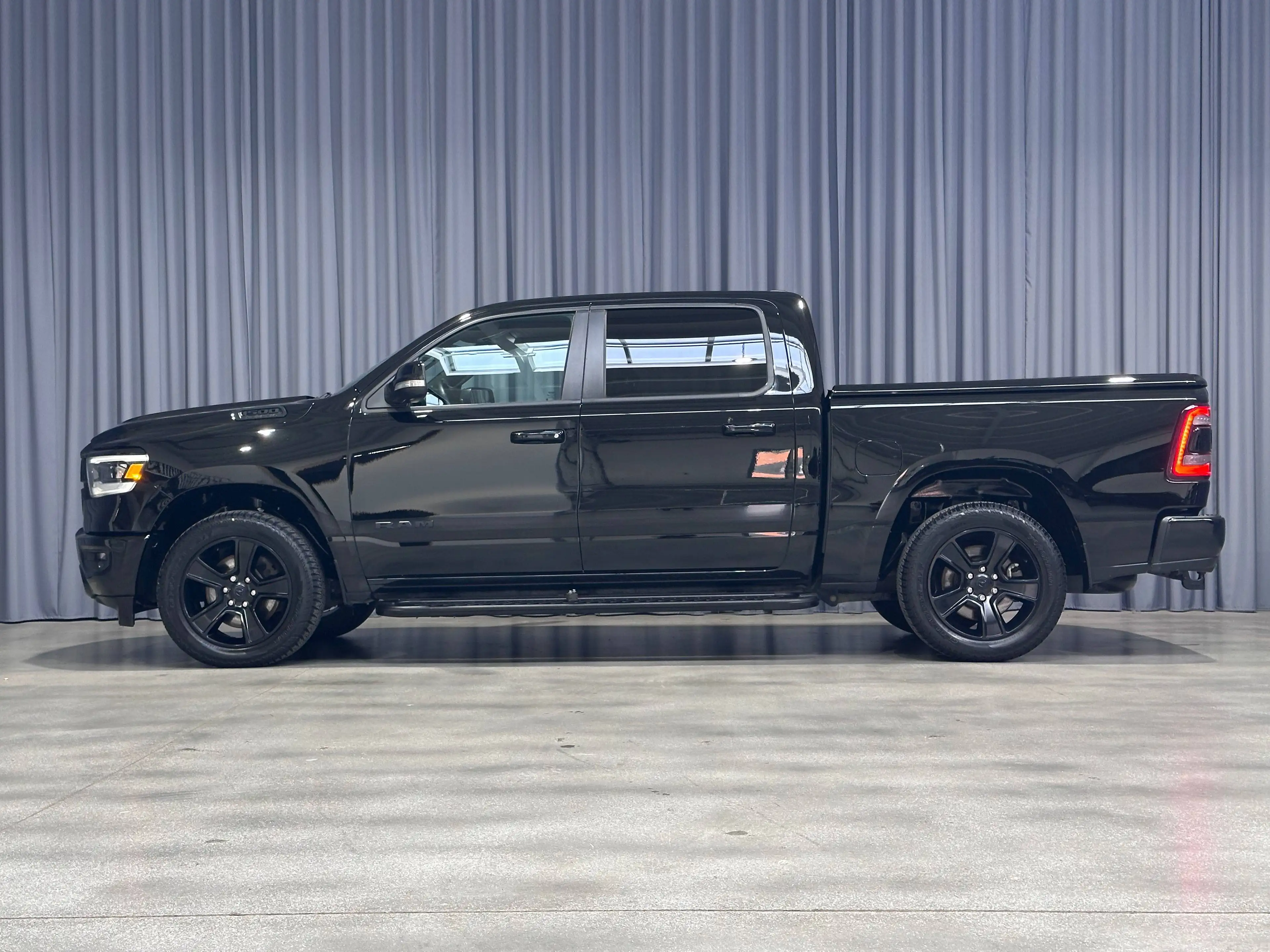 Dodge RAM 1500 SPORT CREW CAB 4X4 *LPG*LEDER*NAVI*APPLE CARPLAY* — photo 2