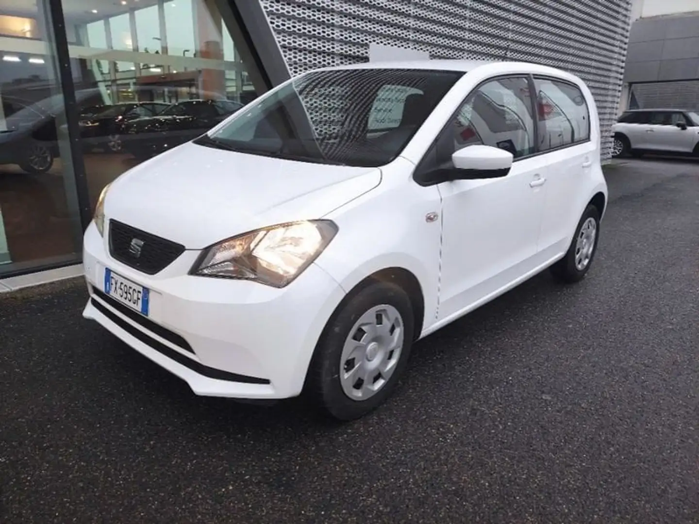 SEAT Mii 1.0 68 CV 5 porte Chic Ecofuel AUTOCARRO White - 1