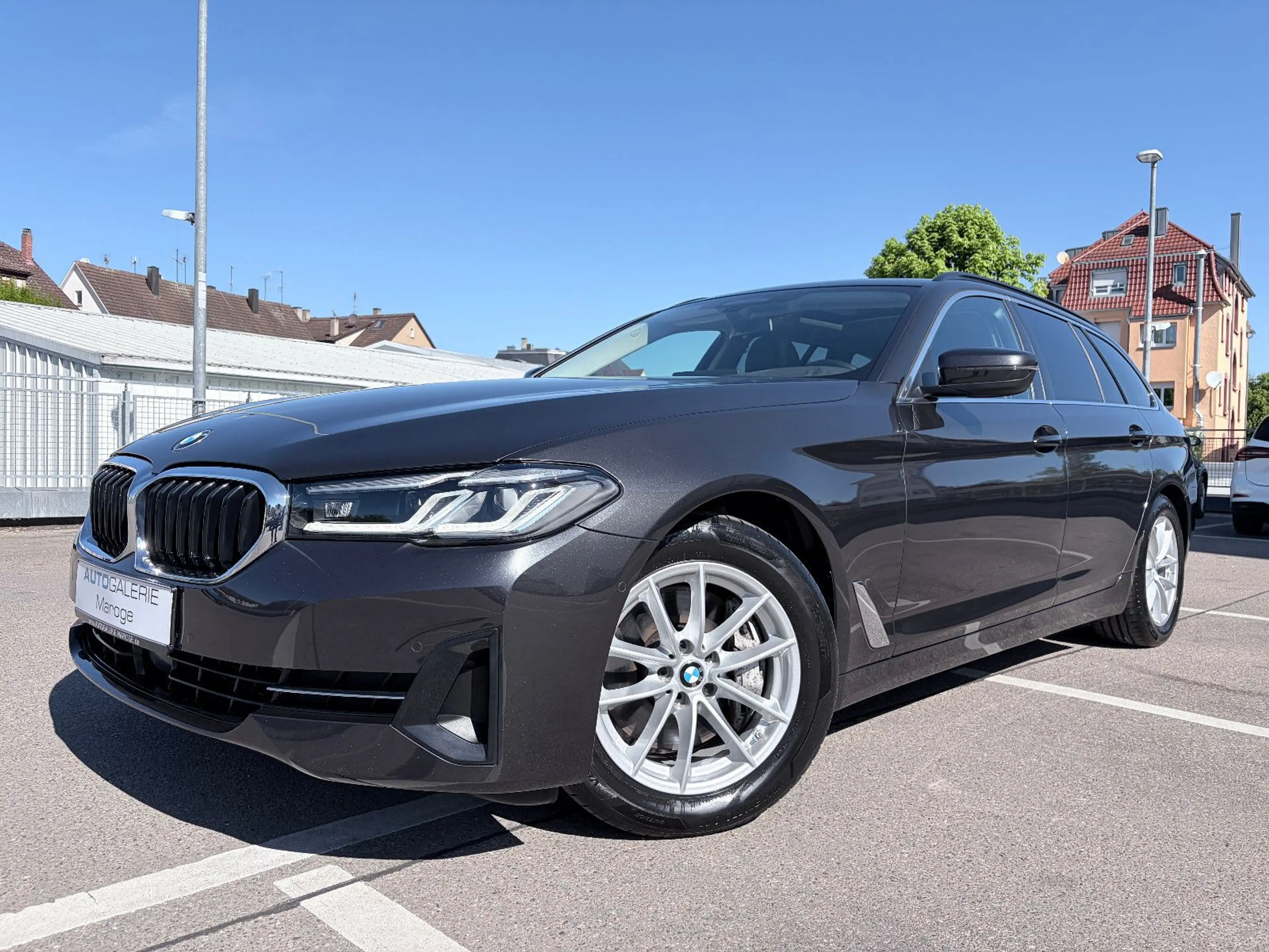 BMW 530 d xDrive PANO/MATRIX/AHK/HUD/STOP&GO/KAMERA