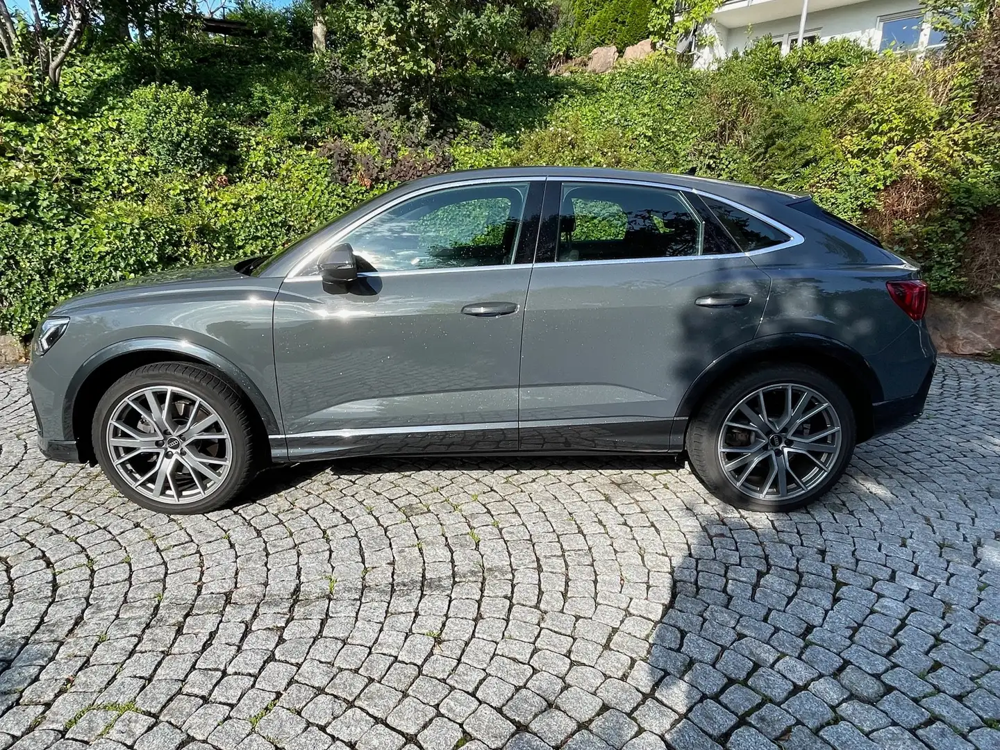 Audi Q3 45 TFSI quattro basis Grau - 2