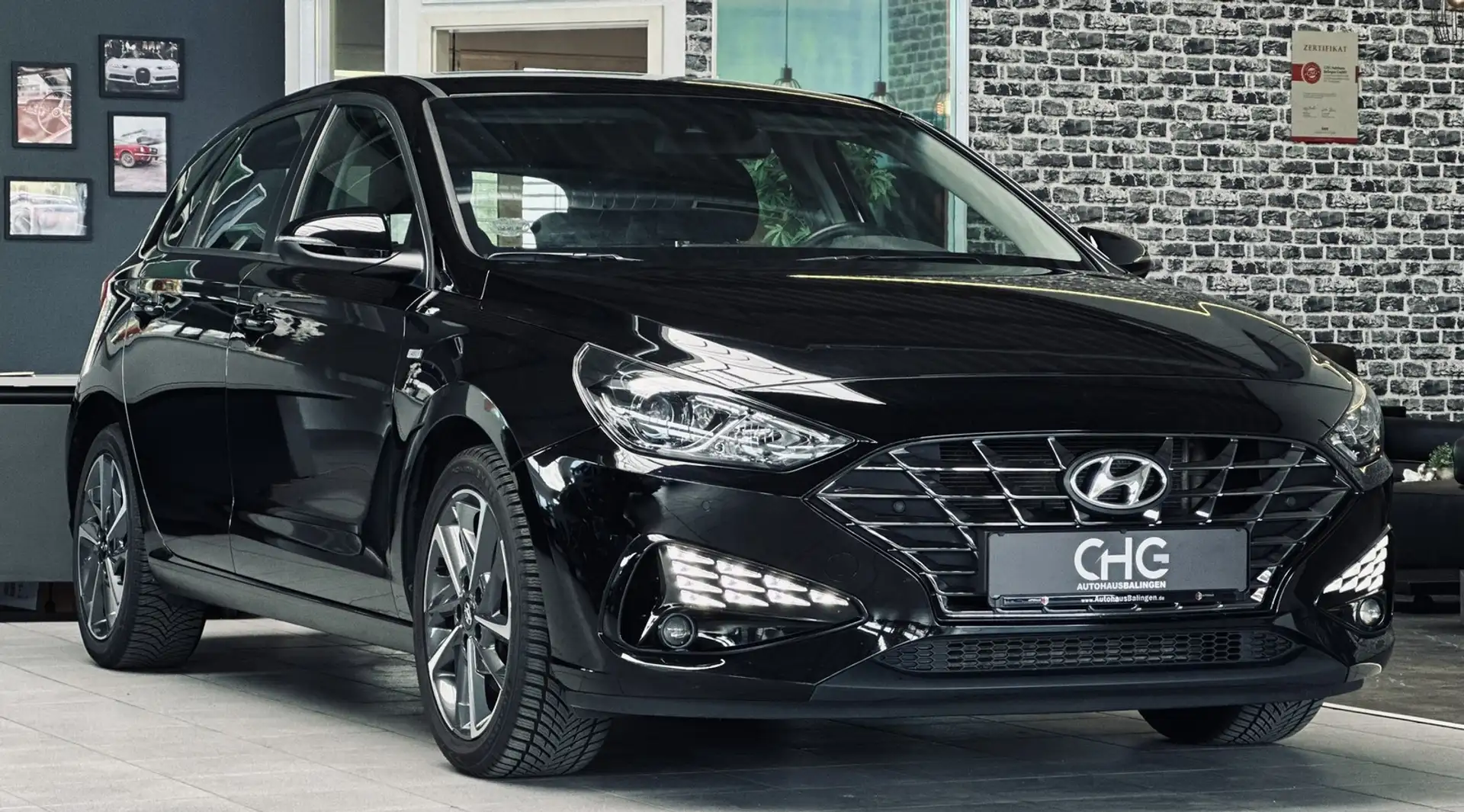 Hyundai i30 Trend Mild-Hybrid CARPLAY|SHZ|LHZ|KAMERA|ACC Noir - 1
