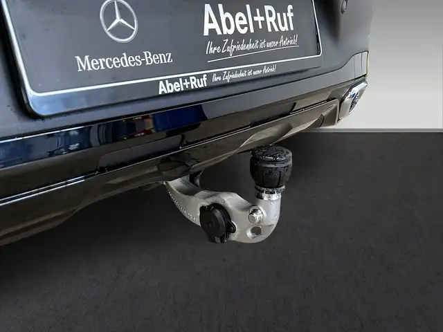 Mercedes-Benz 220 view 11