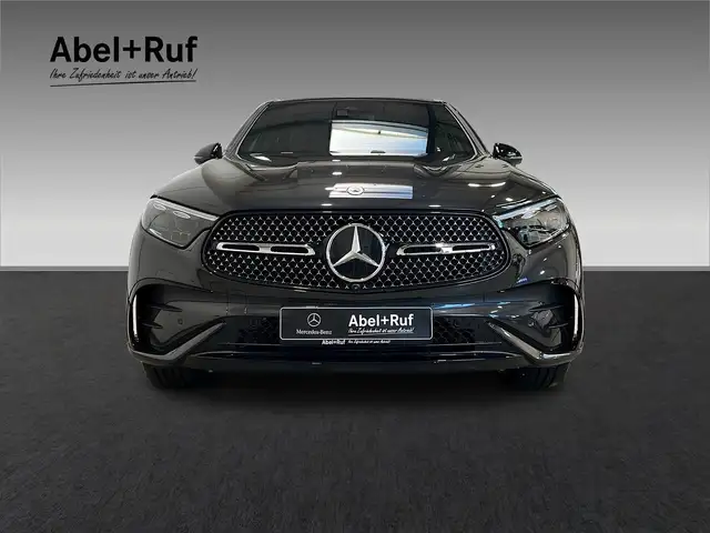 Mercedes-Benz 220 view 2
