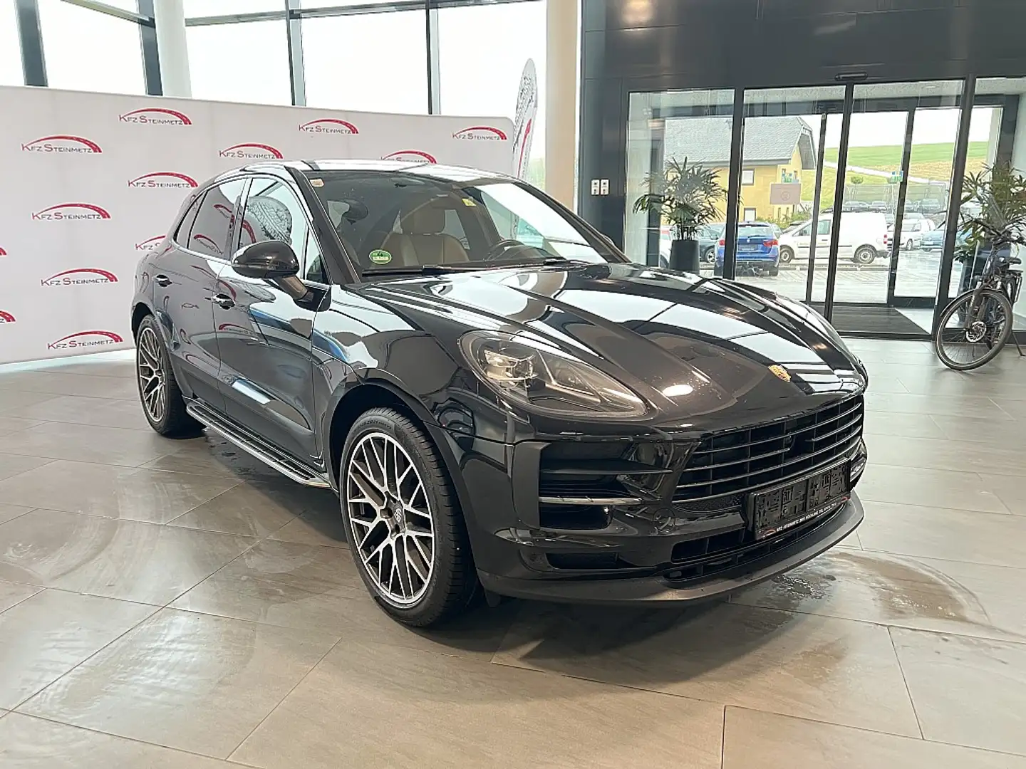 Porsche Macan II Negro - 1