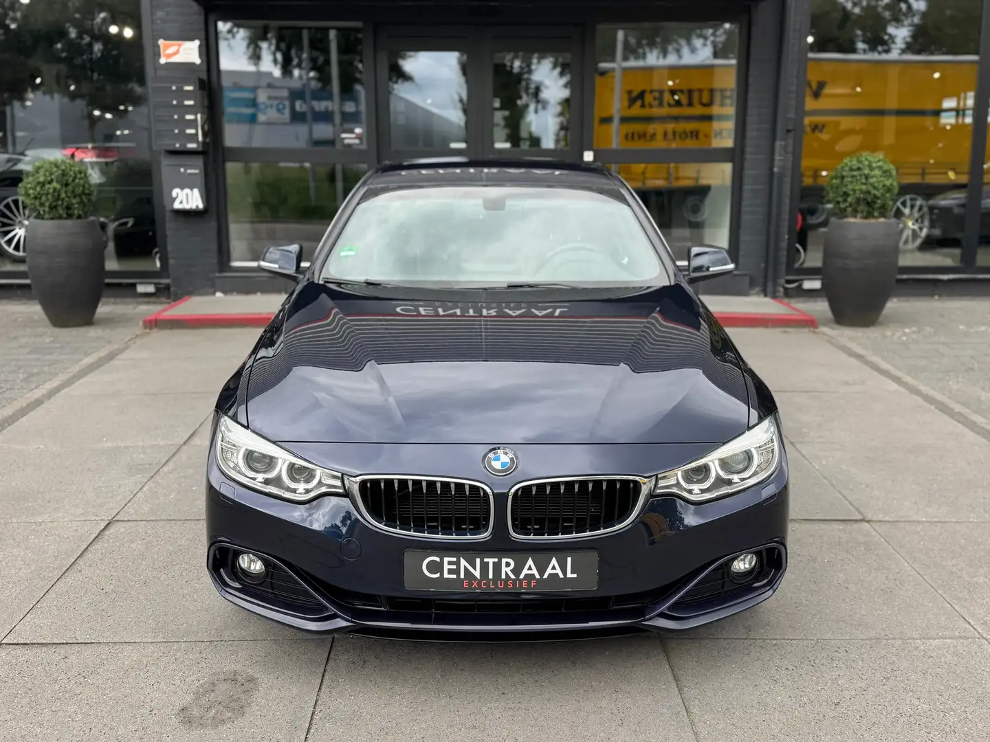 BMW 420 4-serie Coupé 420i High Exe Sportline|Pdc|Keyless| Blauw - 2