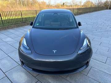 Model 3 Standard Reichweite Plus Hinterradantrieb