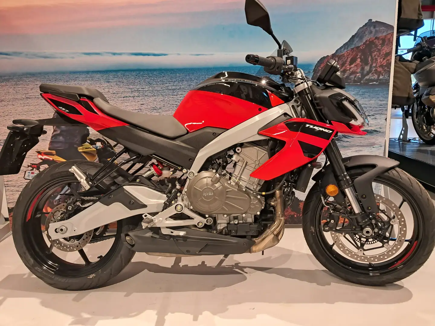 Aprilia Tuono 457 Zwart - 1