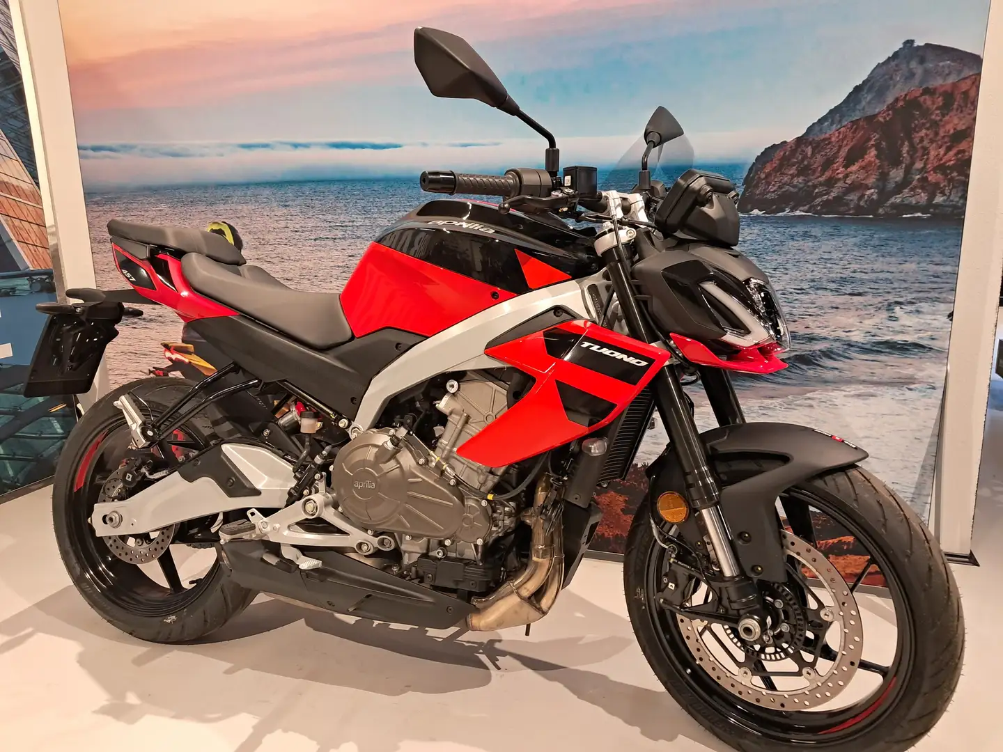 Aprilia Tuono 457 Zwart - 2