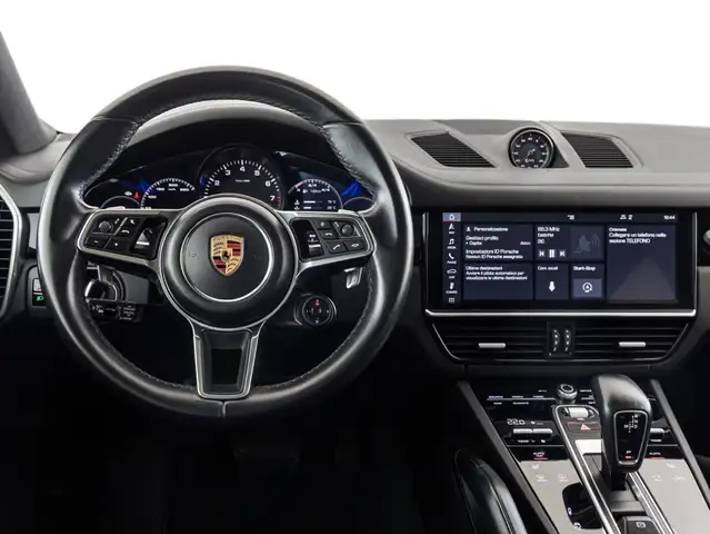 Porsche Cayenne view 13
