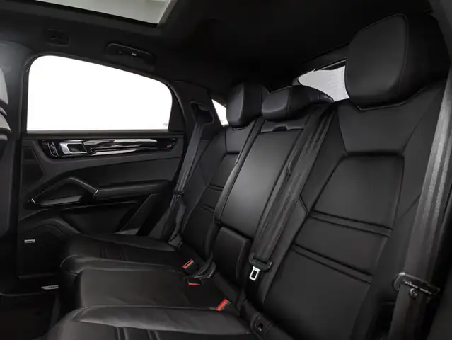 Porsche Cayenne view 15