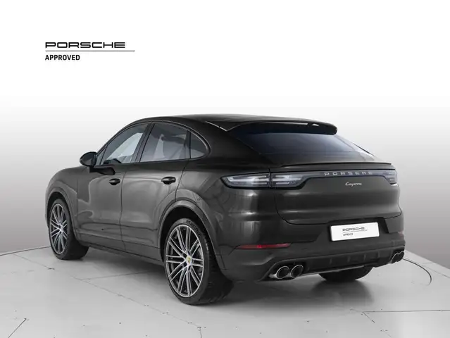 Porsche Cayenne view 3