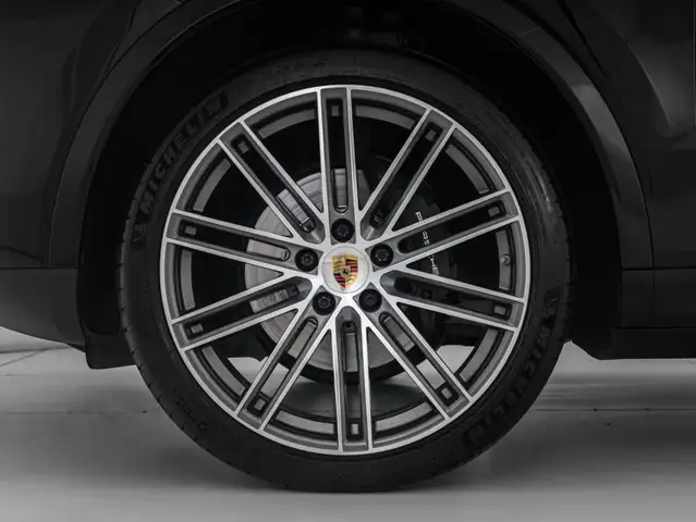 Porsche Cayenne view 9