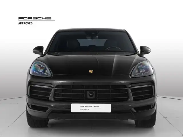 Porsche Cayenne view 8