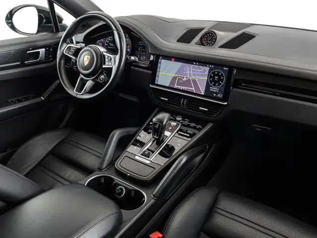 Porsche Cayenne view 11