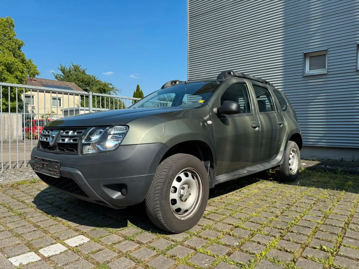 Dacia Duster *4x2*Klima*1.Hand*TÜV*ELFH*Euro5* Grau - 1