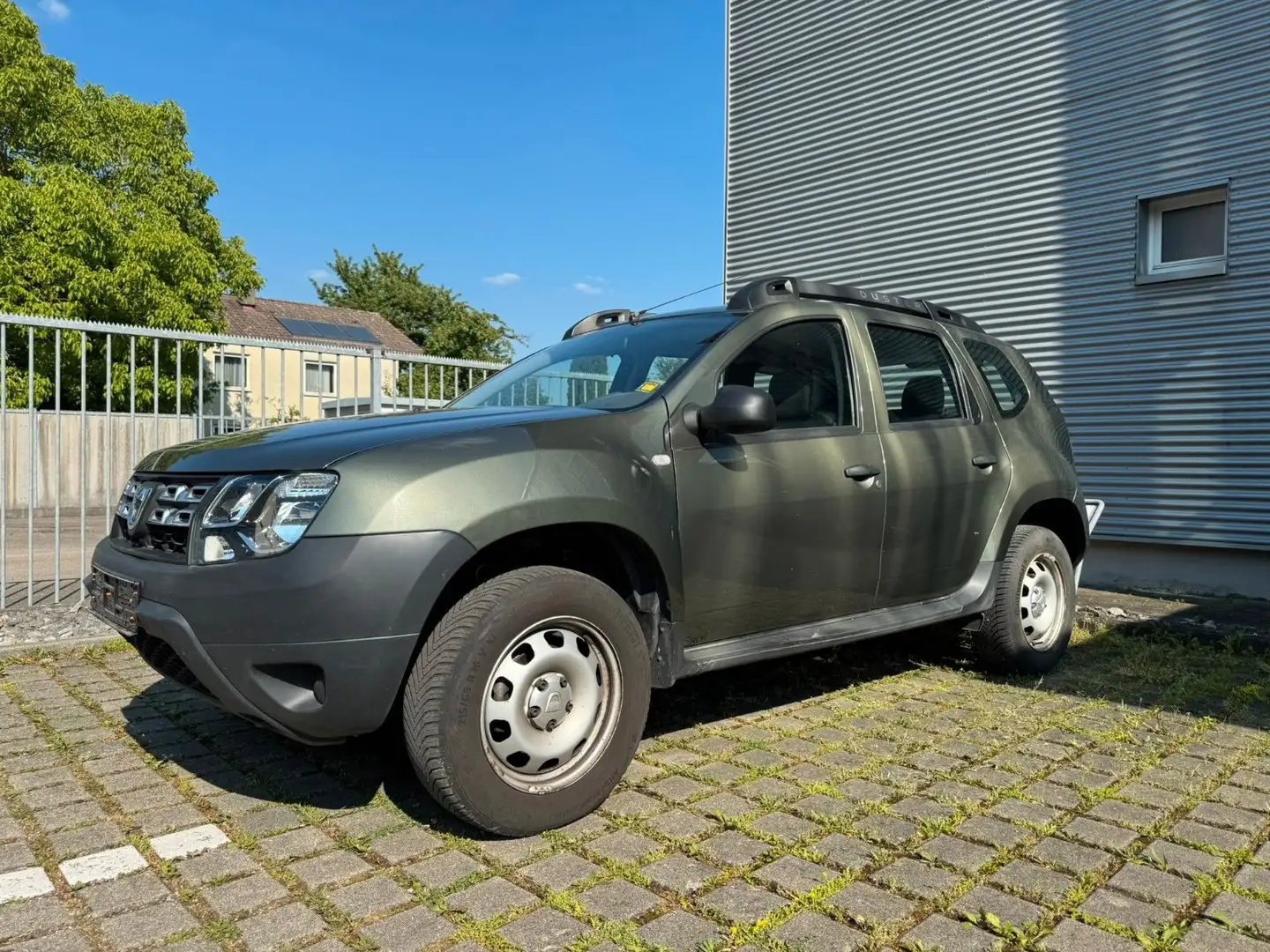 Dacia Duster *4x2*Klima*1.Hand*TÜV*ELFH*Euro5* Grau - 2