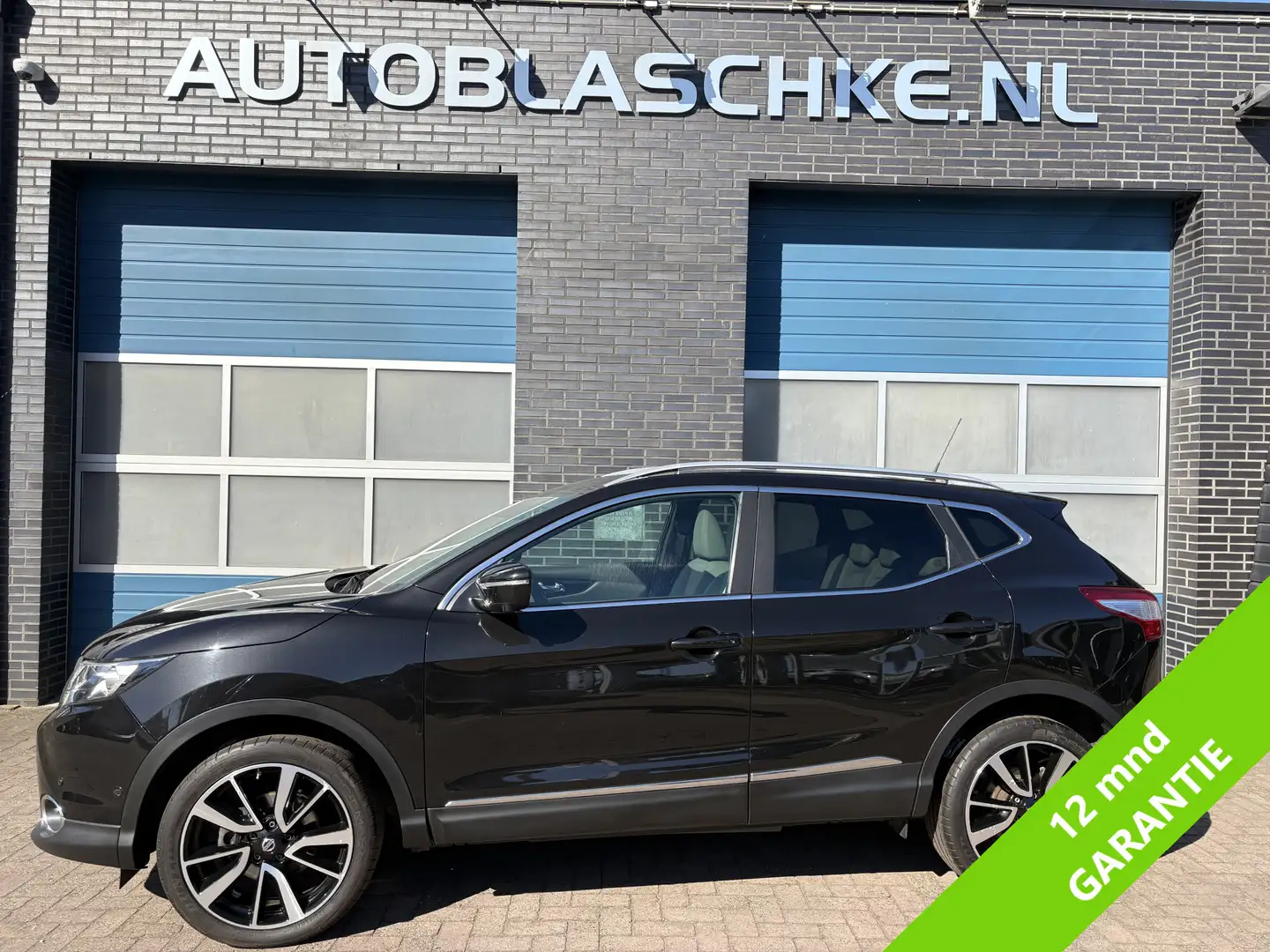 Nissan Qashqai 1.2 Premier Edition, panodak, leder/alcantara, cam Noir - 1