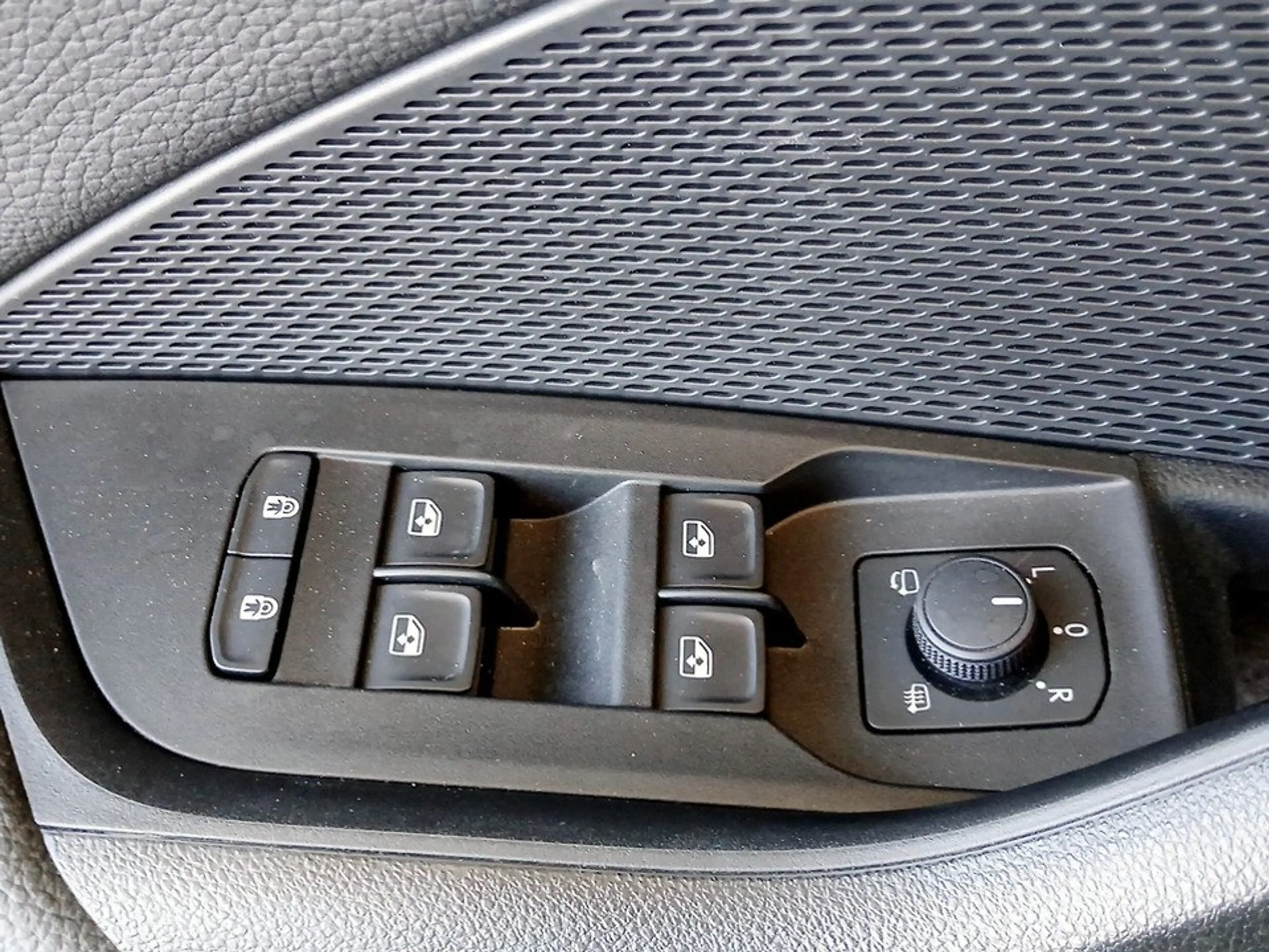 Skoda Octavia Combi 1.5 TSI Selection AHK+LED+NAVI+RFK — photo 8