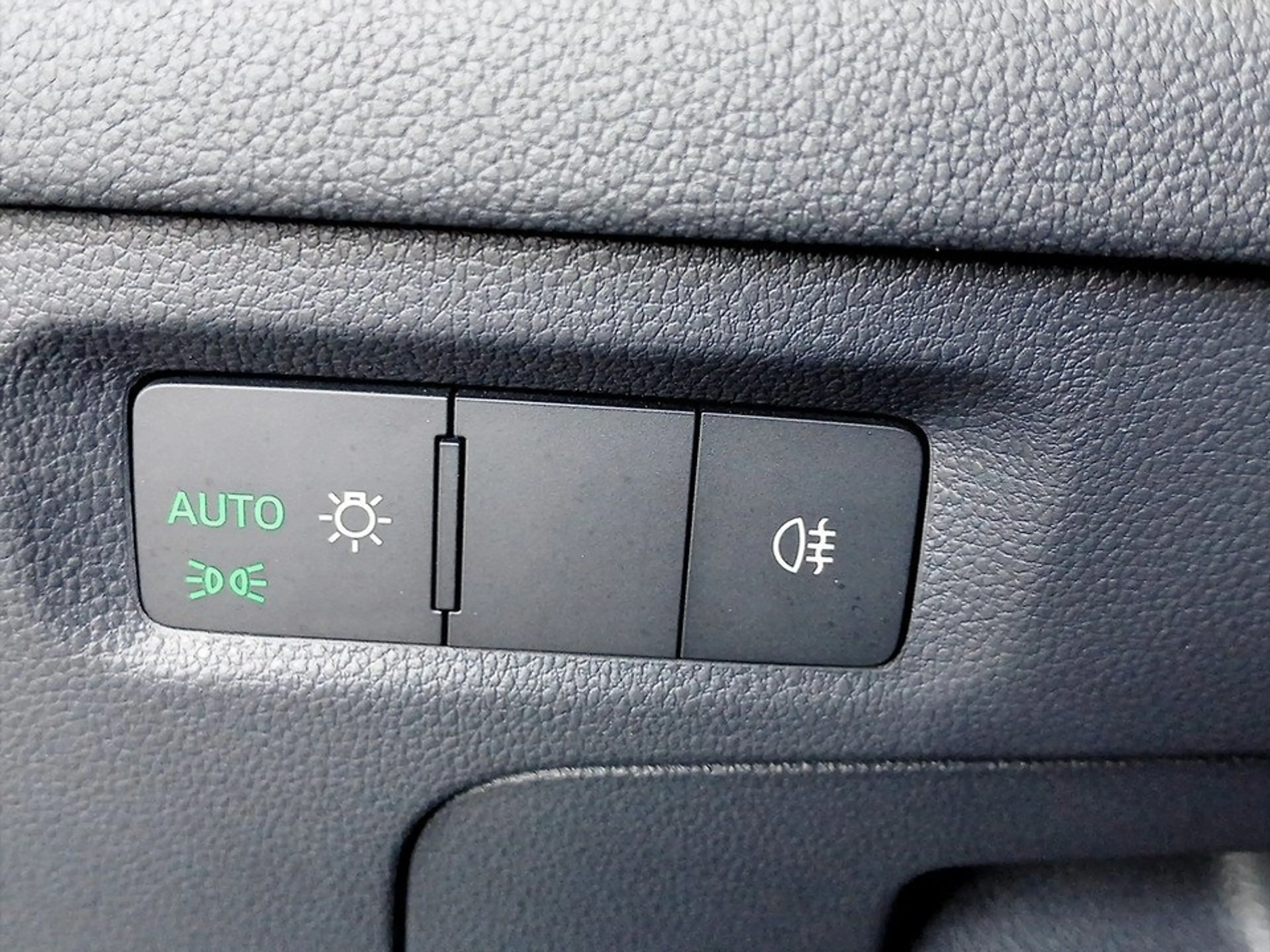 Skoda Octavia Combi 1.5 TSI Selection AHK+LED+NAVI+RFK — photo 10
