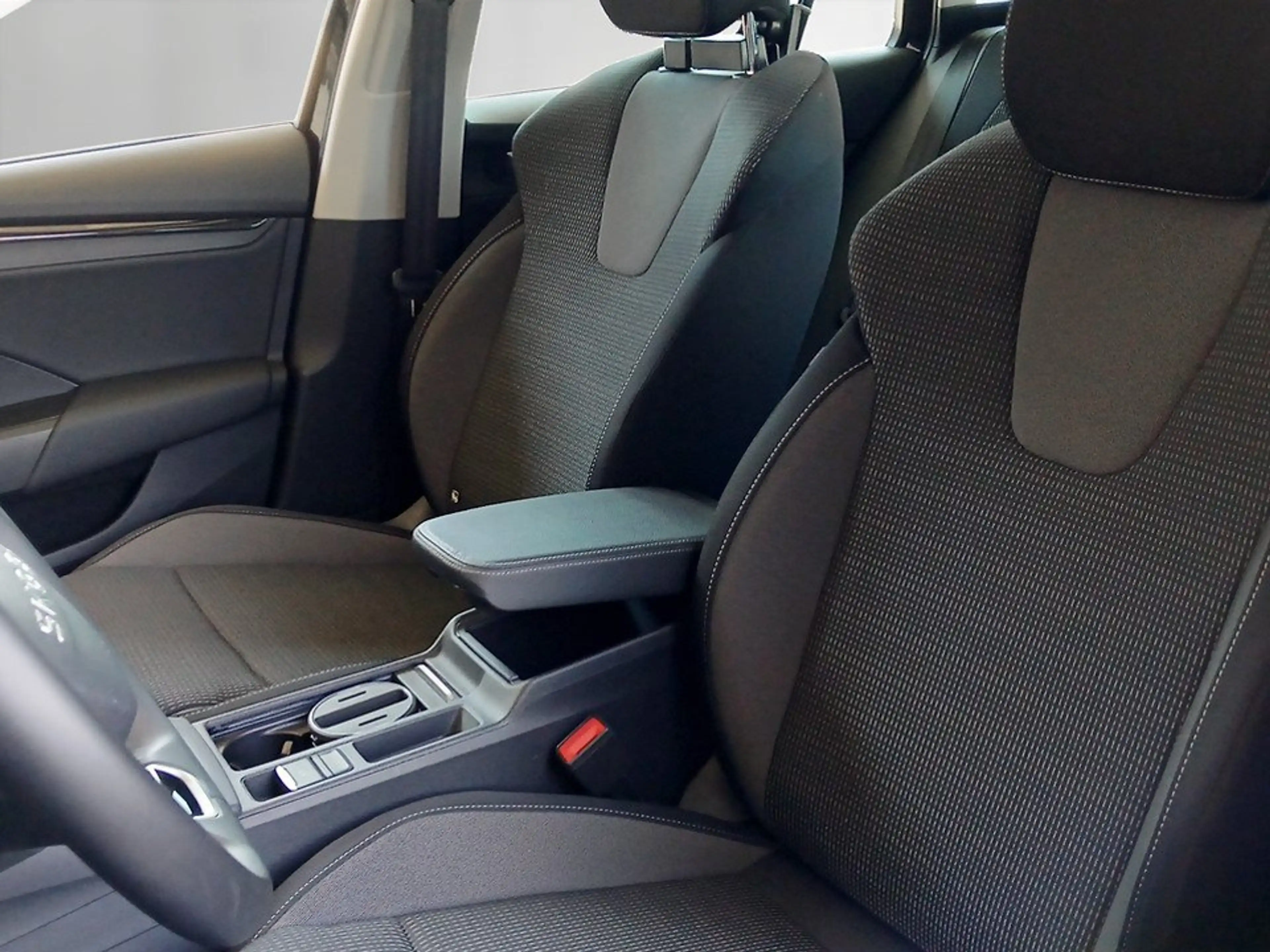 Skoda Octavia Combi 1.5 TSI Selection AHK+LED+NAVI+RFK — photo 9
