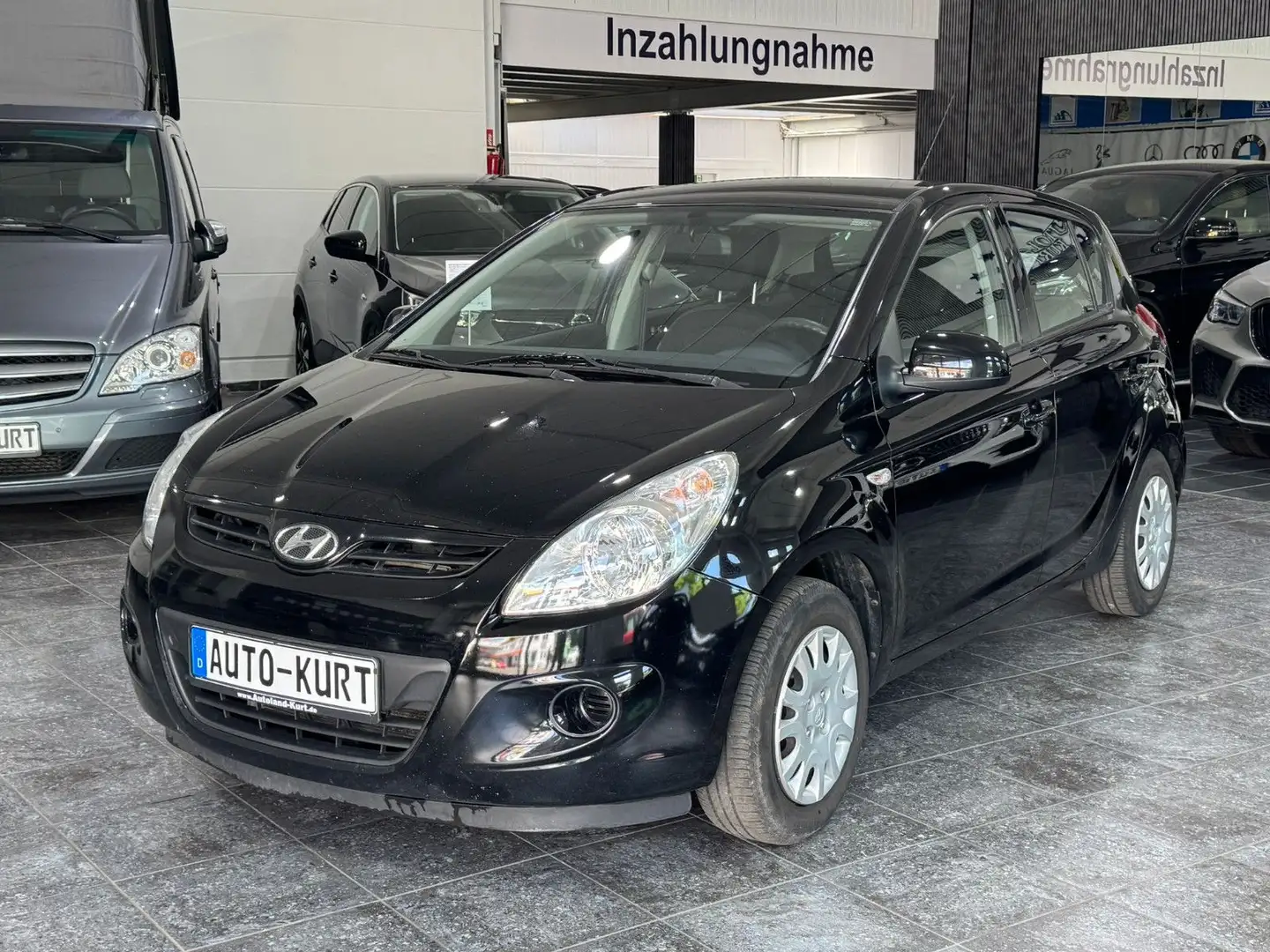 Hyundai i20 1,2i Edition +*Klima*1.Hand*BT*Tüv 10-2025 Schwarz - 2
