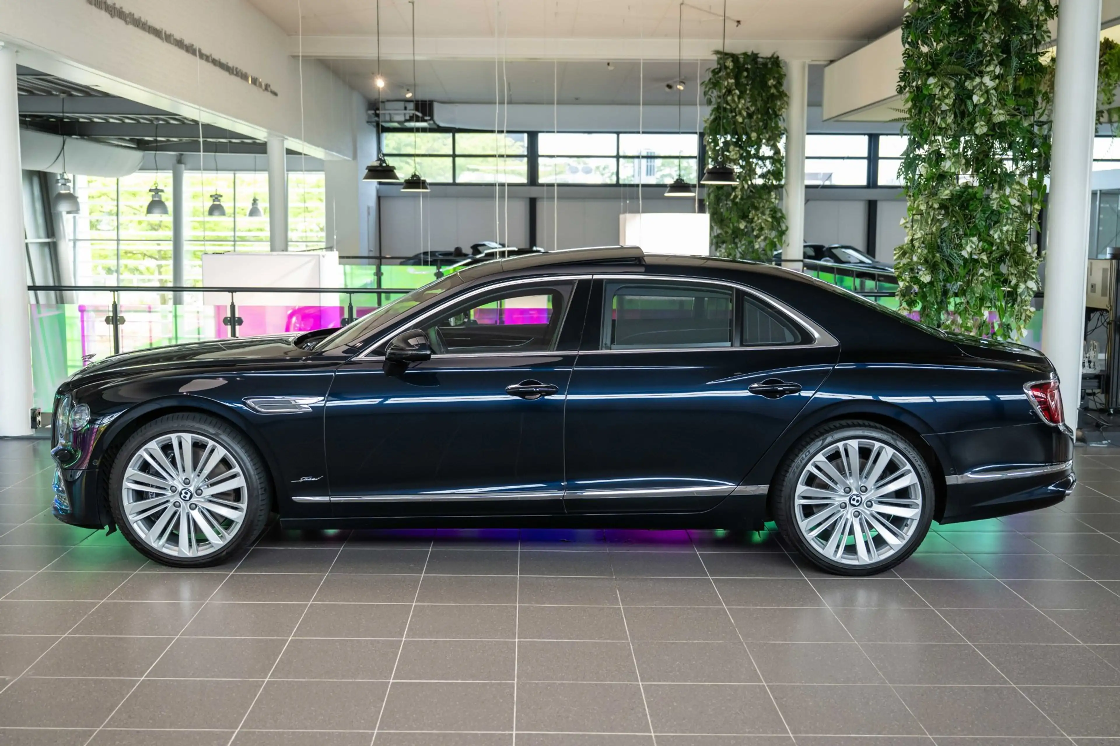 Bentley Flying Spur 6.0 W12 Speed — photo 4
