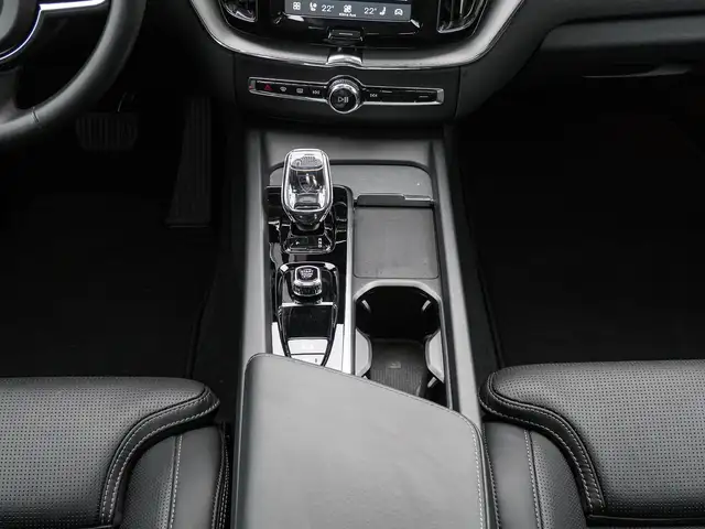 Volvo XC60 view 15