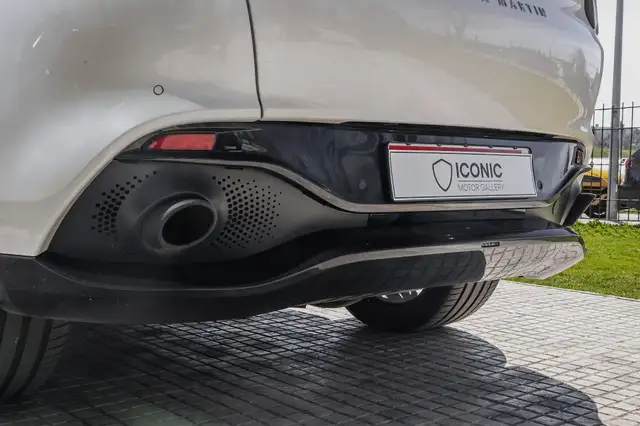 Aston Martin DBX view 12