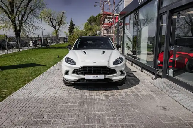 Aston Martin DBX view 4