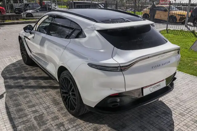 Aston Martin DBX view 8