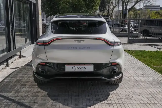Aston Martin DBX view 7