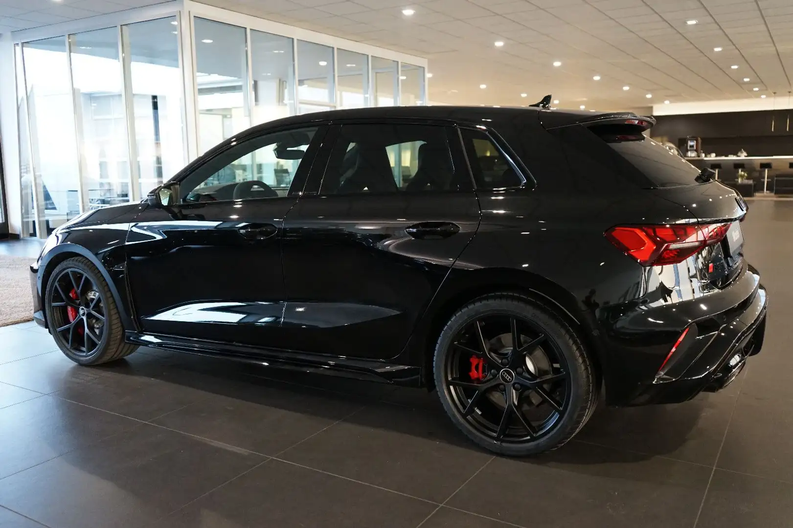 Audi RS3 Sportback | Schalensitze | Pano | SOFORT Schwarz - 2