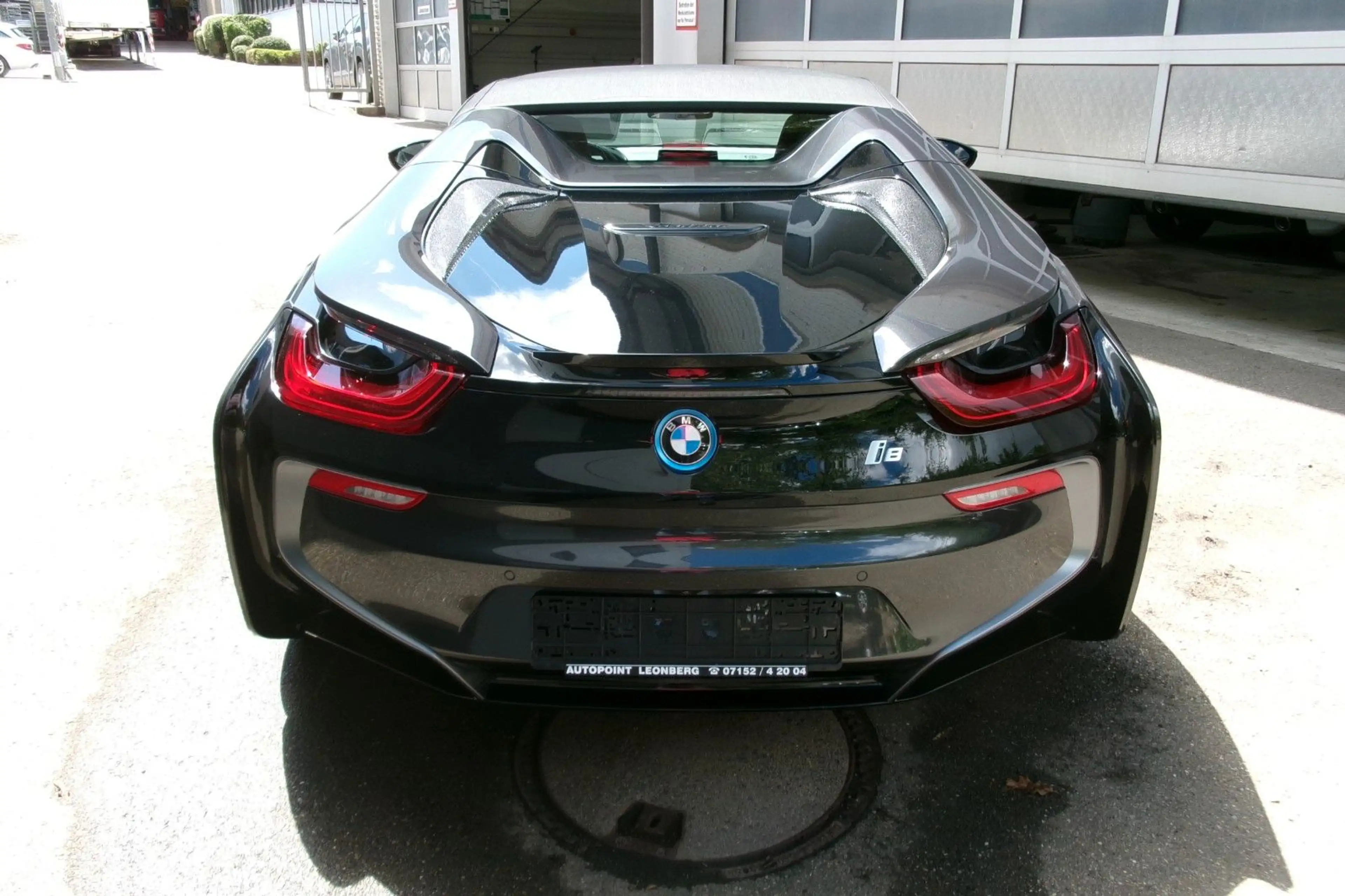 BMW i8 Roadster — photo 14