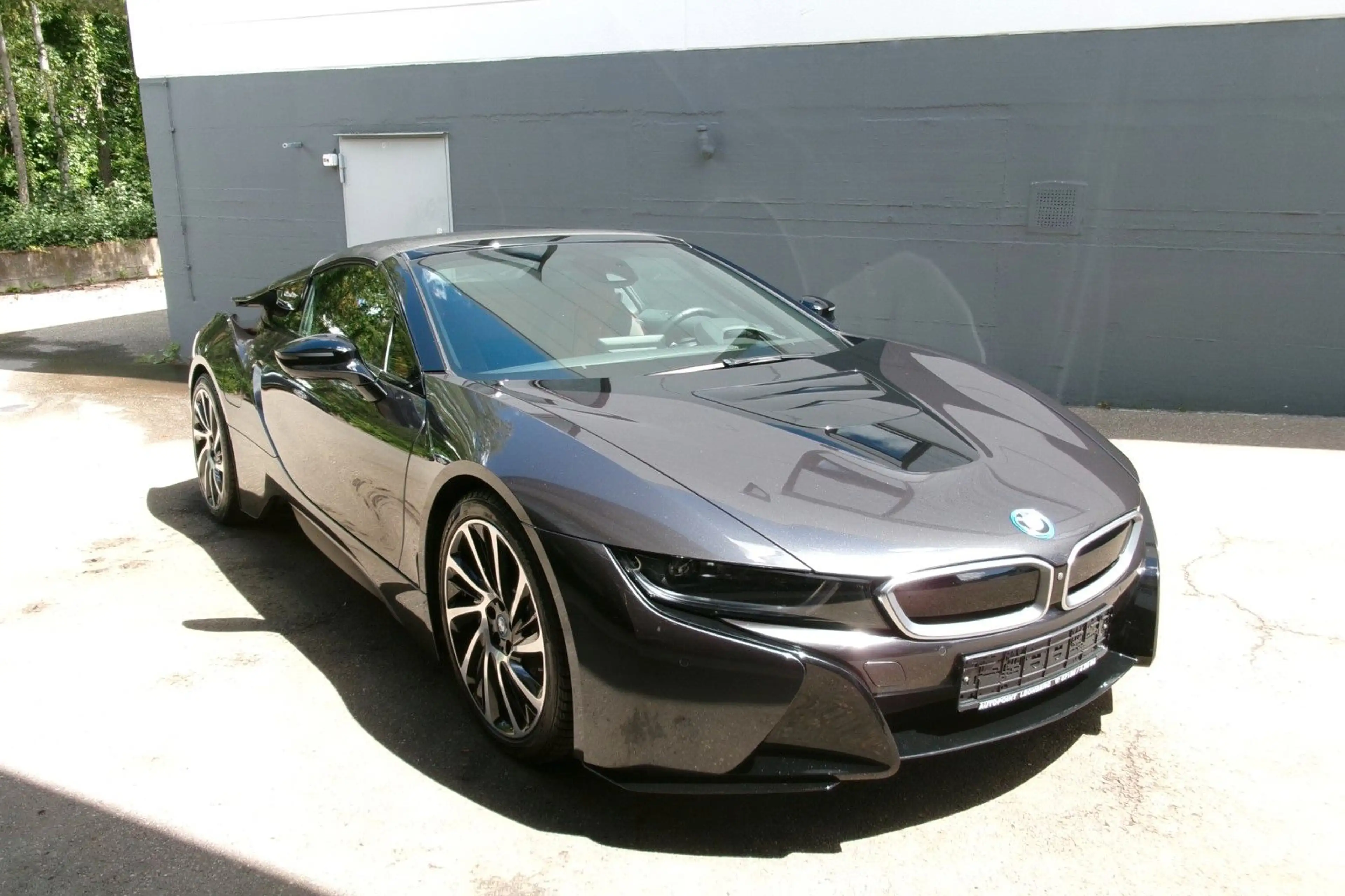 BMW i8 Roadster — photo 2