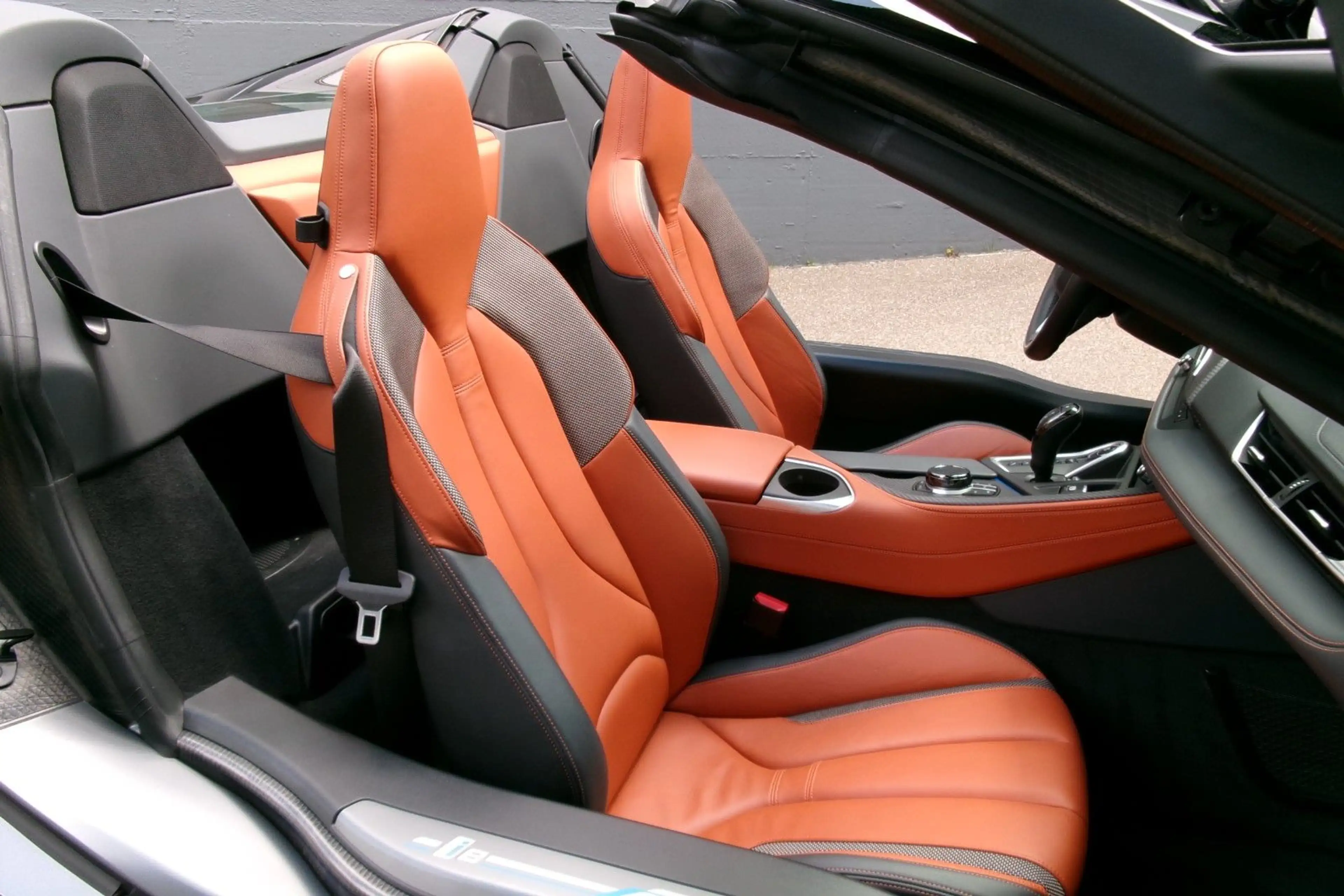 BMW i8 Roadster — photo 15