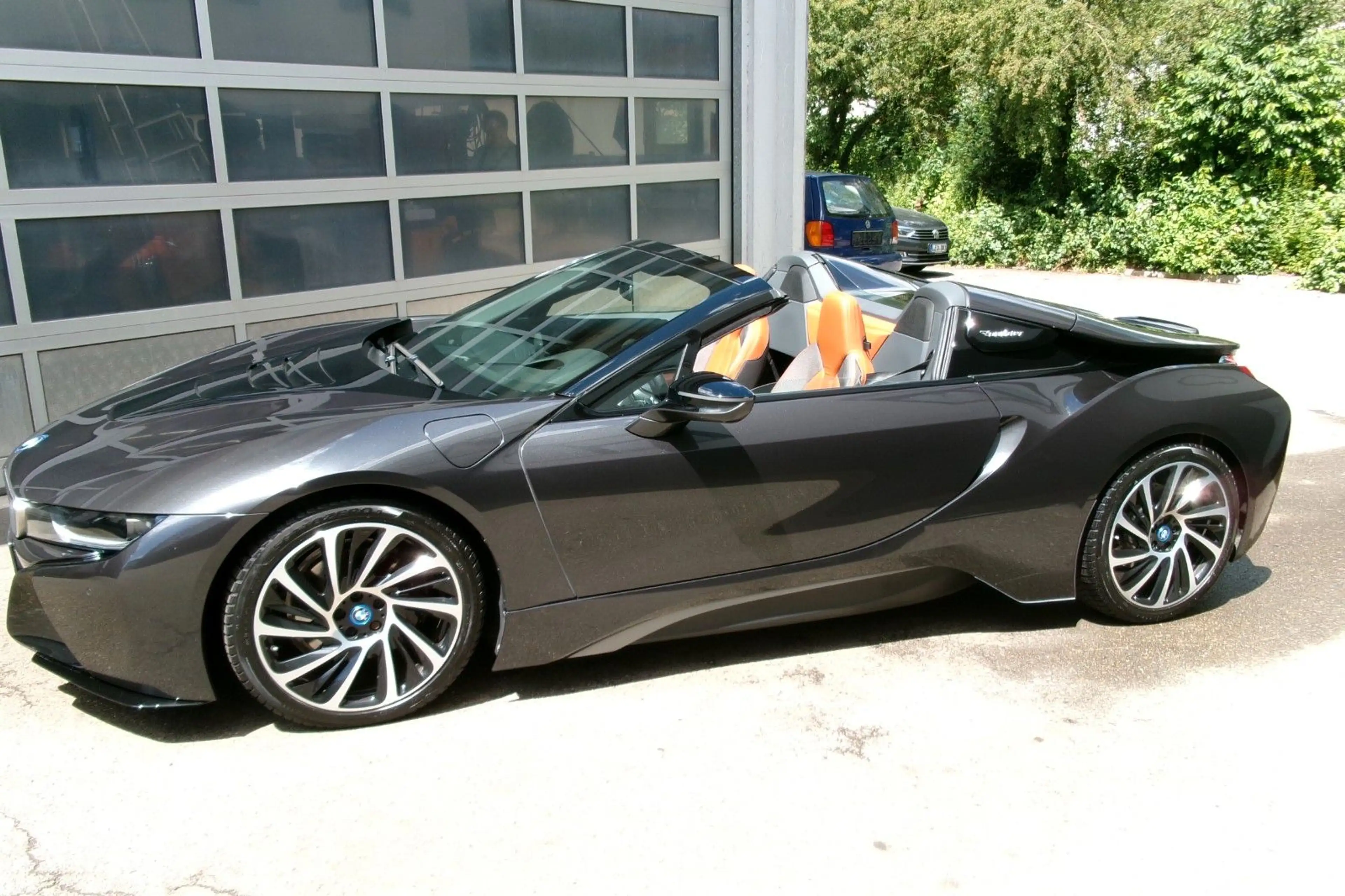 BMW i8 Roadster — photo 7