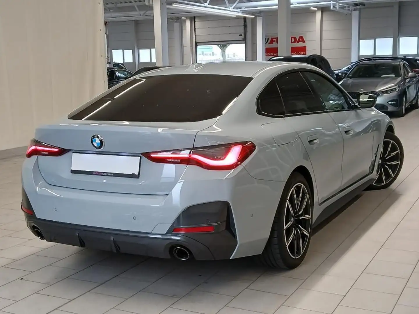 BMW 420 d Gran Coupe xDrive M Sport ACC/STNDHZNG/H&K Grau - 2