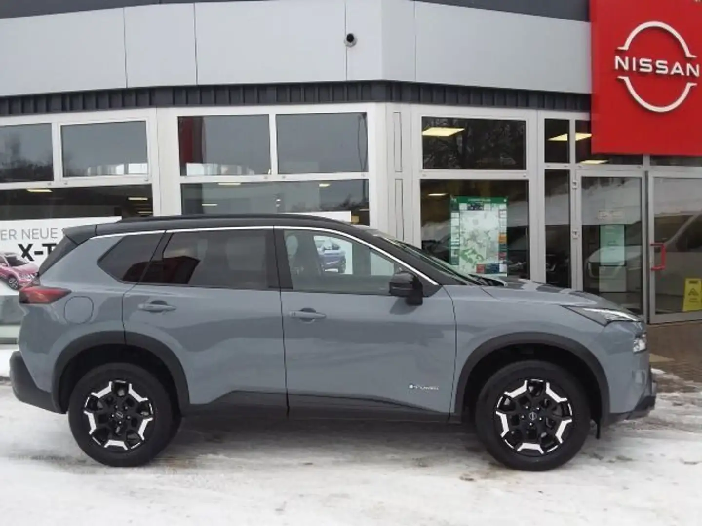 Nissan X-Trail 1.5 VC-T e-Power N-Trek Schwarz - 2