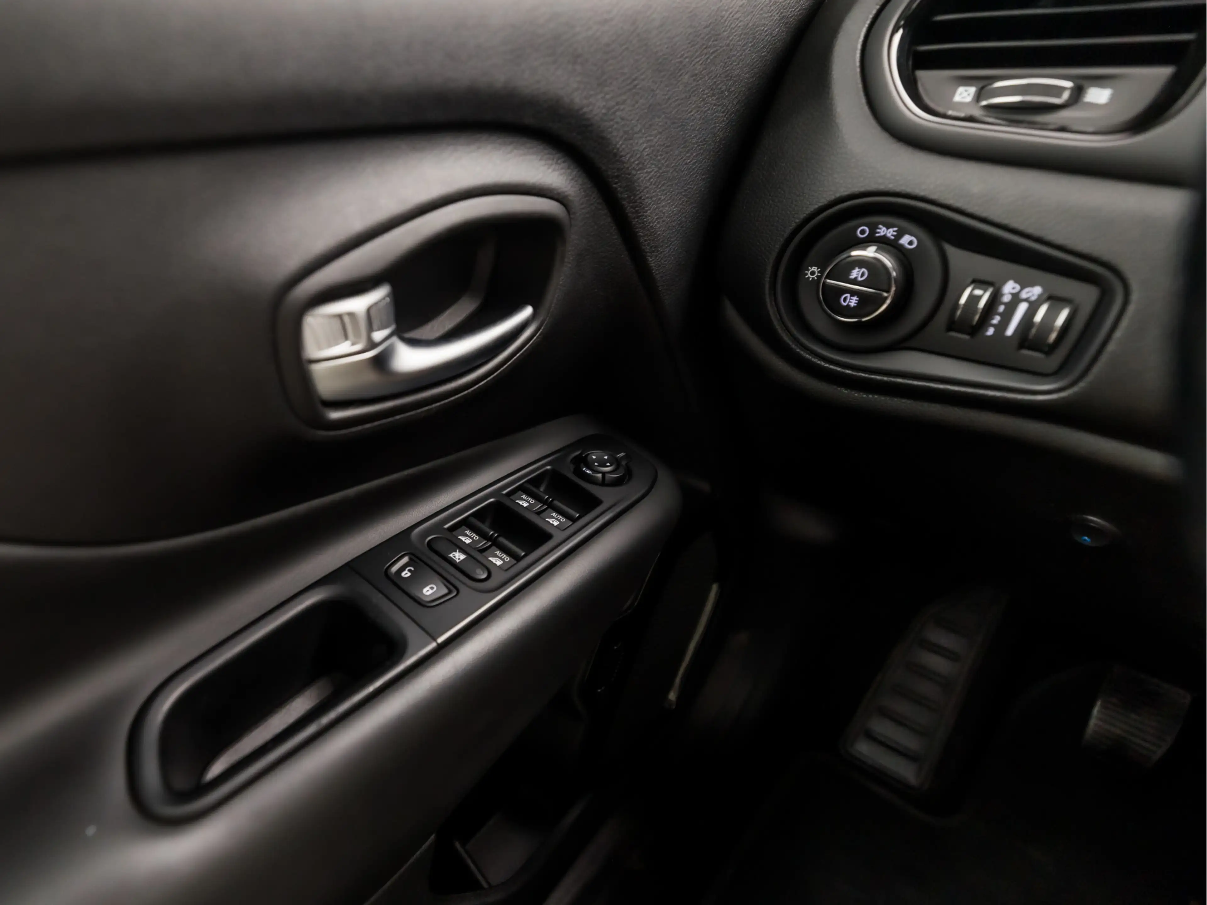 Jeep Renegade 1.0T Longitude Sport (APPLE CARPLAY, CLIMATE, GETI — photo 20