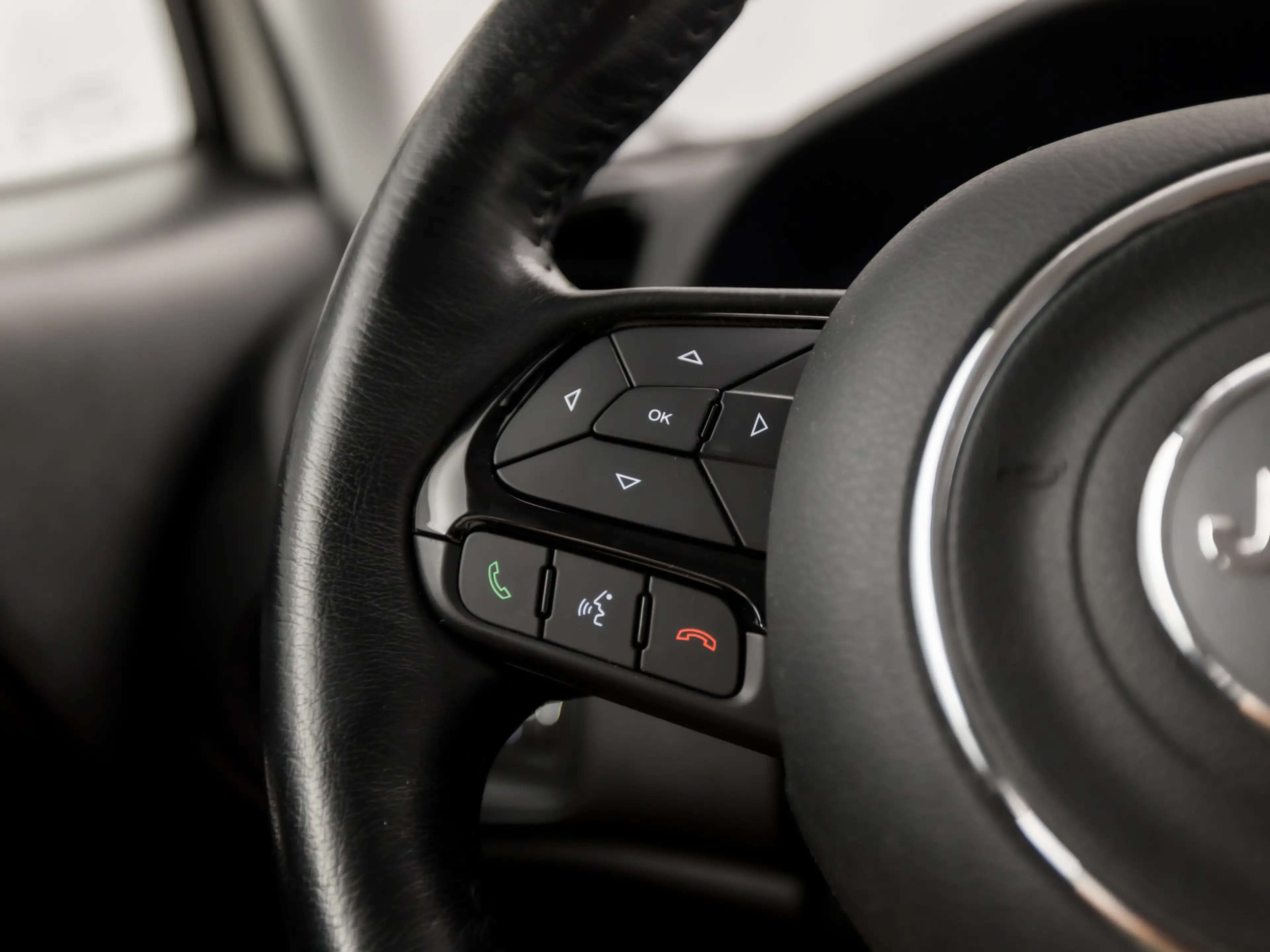 Jeep Renegade 1.0T Longitude Sport (APPLE CARPLAY, CLIMATE, GETI — photo 17