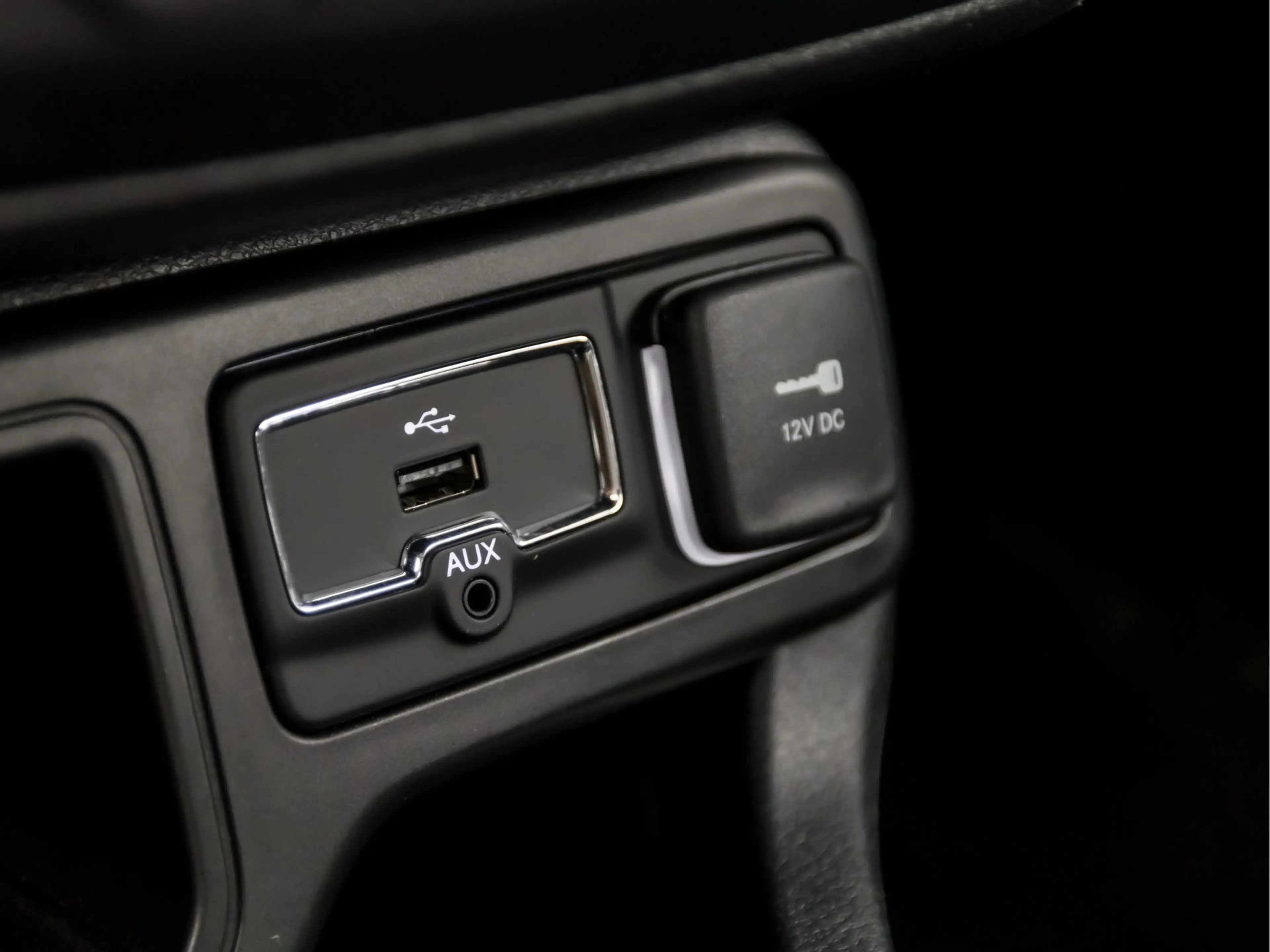Jeep Renegade 1.0T Longitude Sport (APPLE CARPLAY, CLIMATE, GETI — photo 24
