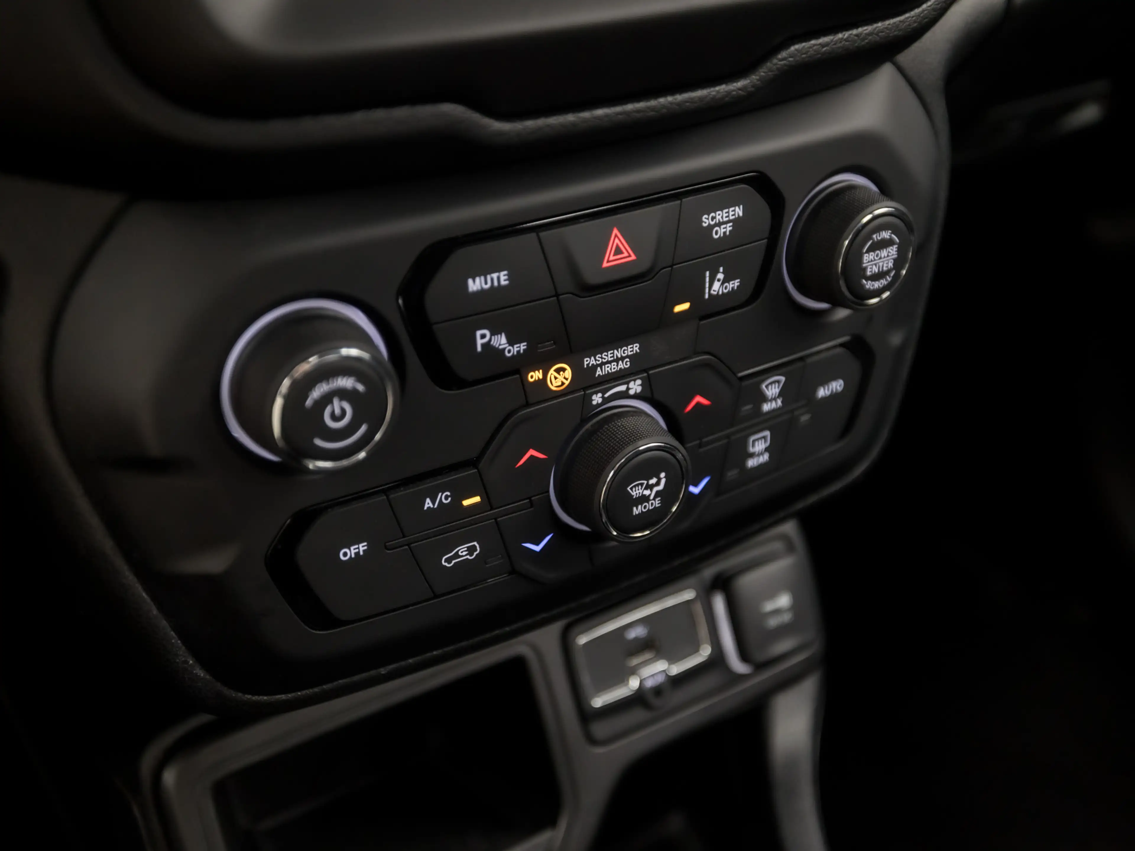 Jeep Renegade 1.0T Longitude Sport (APPLE CARPLAY, CLIMATE, GETI — photo 9