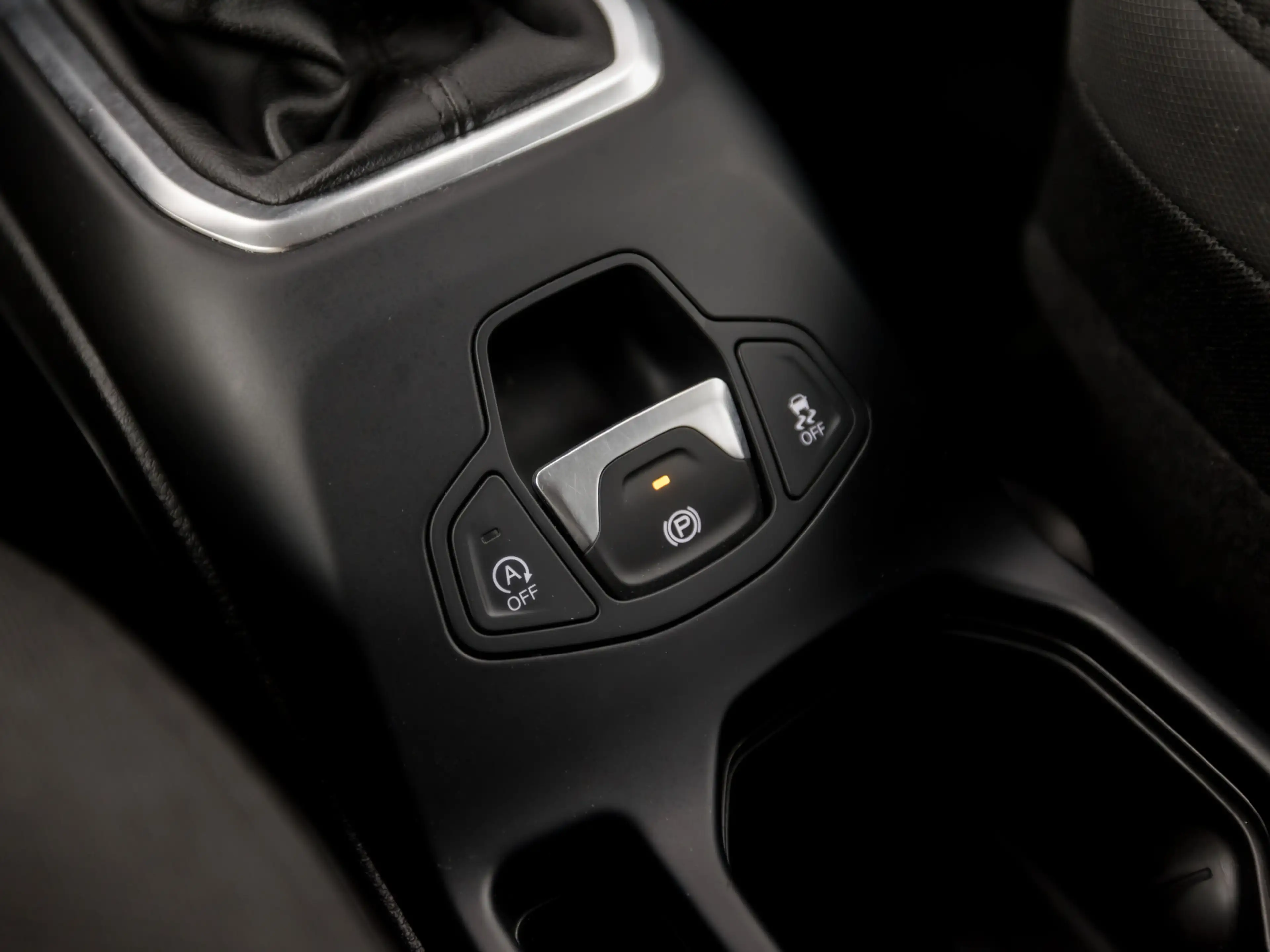 Jeep Renegade 1.0T Longitude Sport (APPLE CARPLAY, CLIMATE, GETI — photo 23