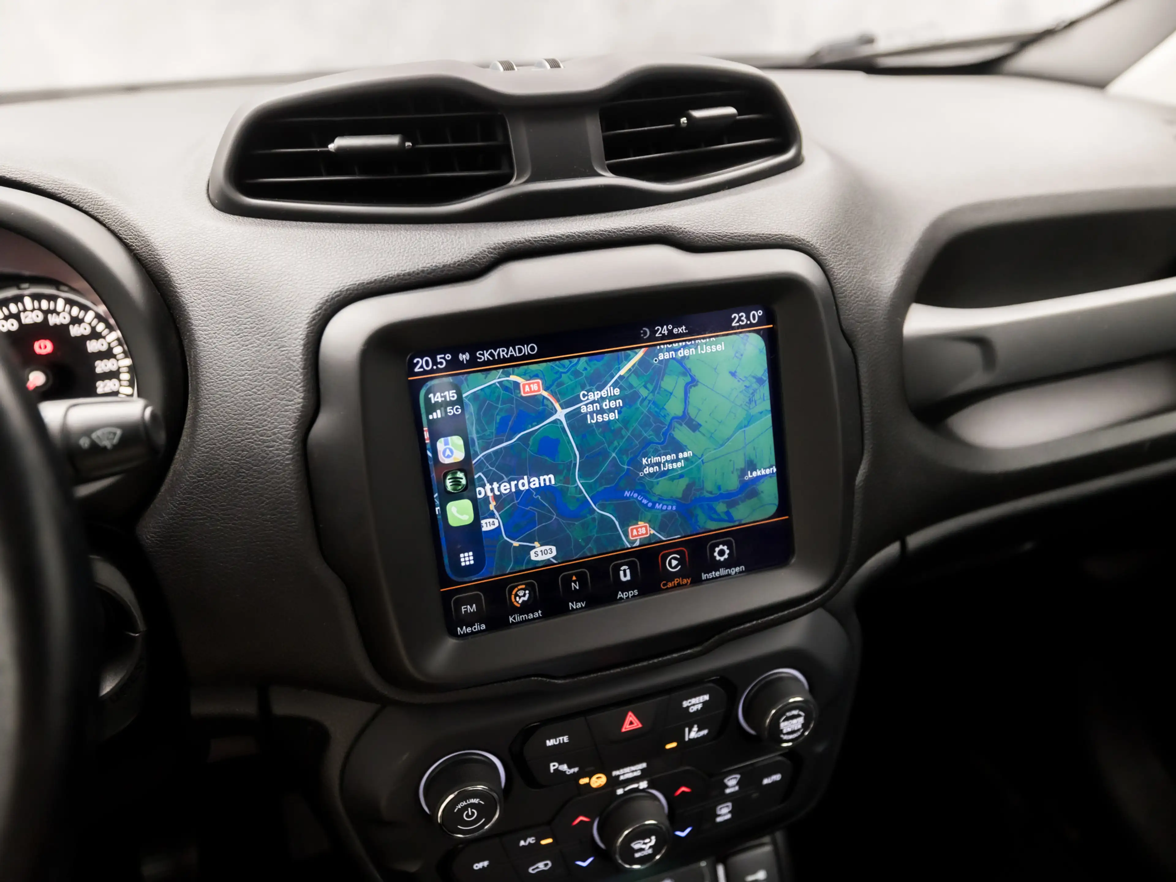 Jeep Renegade 1.0T Longitude Sport (APPLE CARPLAY, CLIMATE, GETI — photo 26