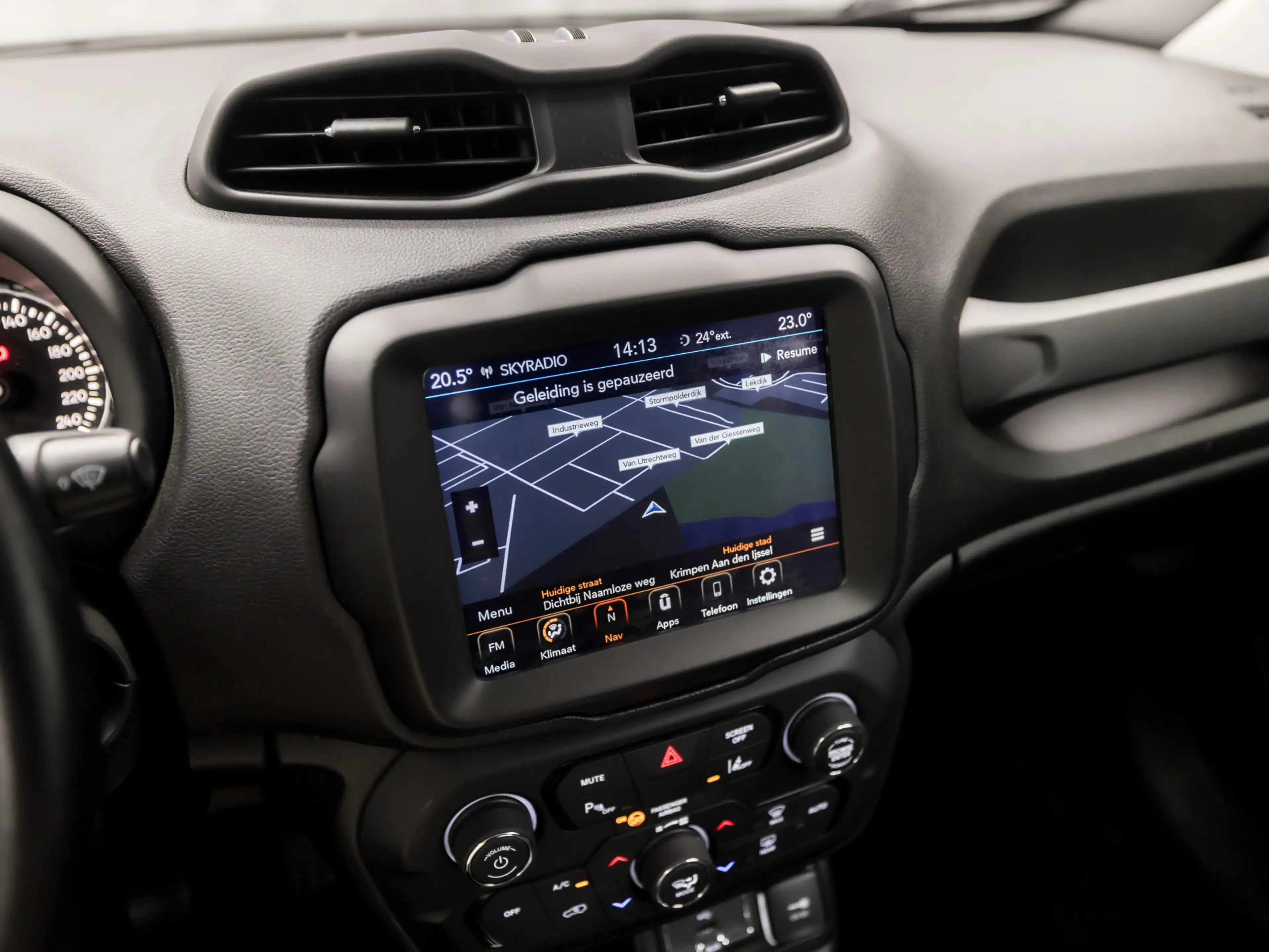 Jeep Renegade 1.0T Longitude Sport (APPLE CARPLAY, CLIMATE, GETI — photo 25