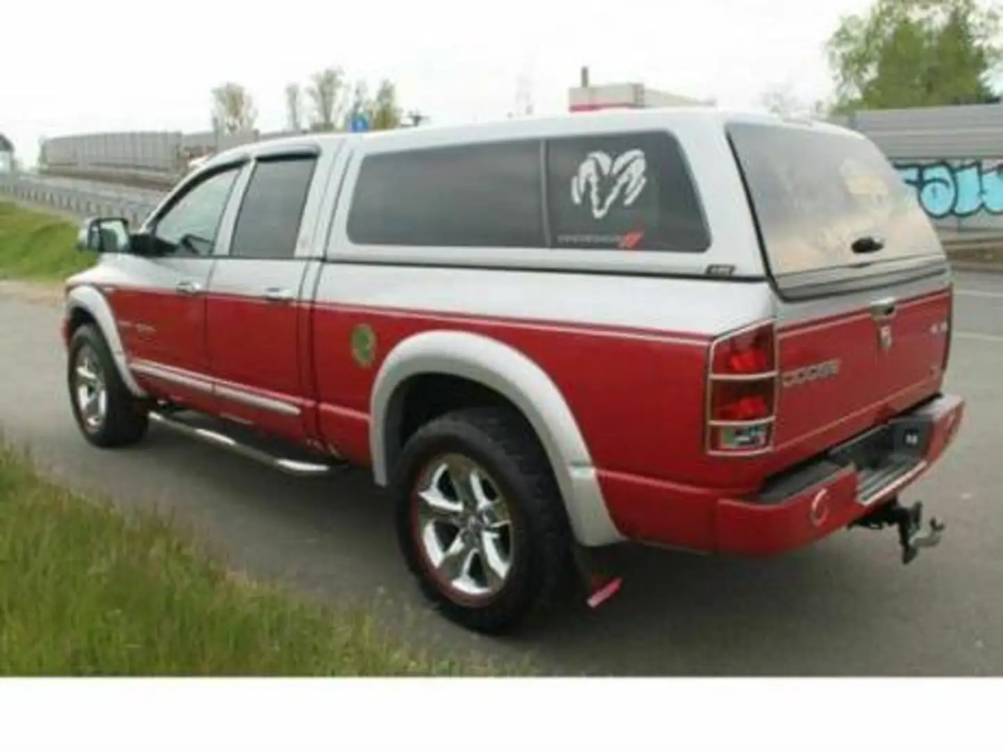 Dodge RAM Quad Cab 1500 Silber - 2