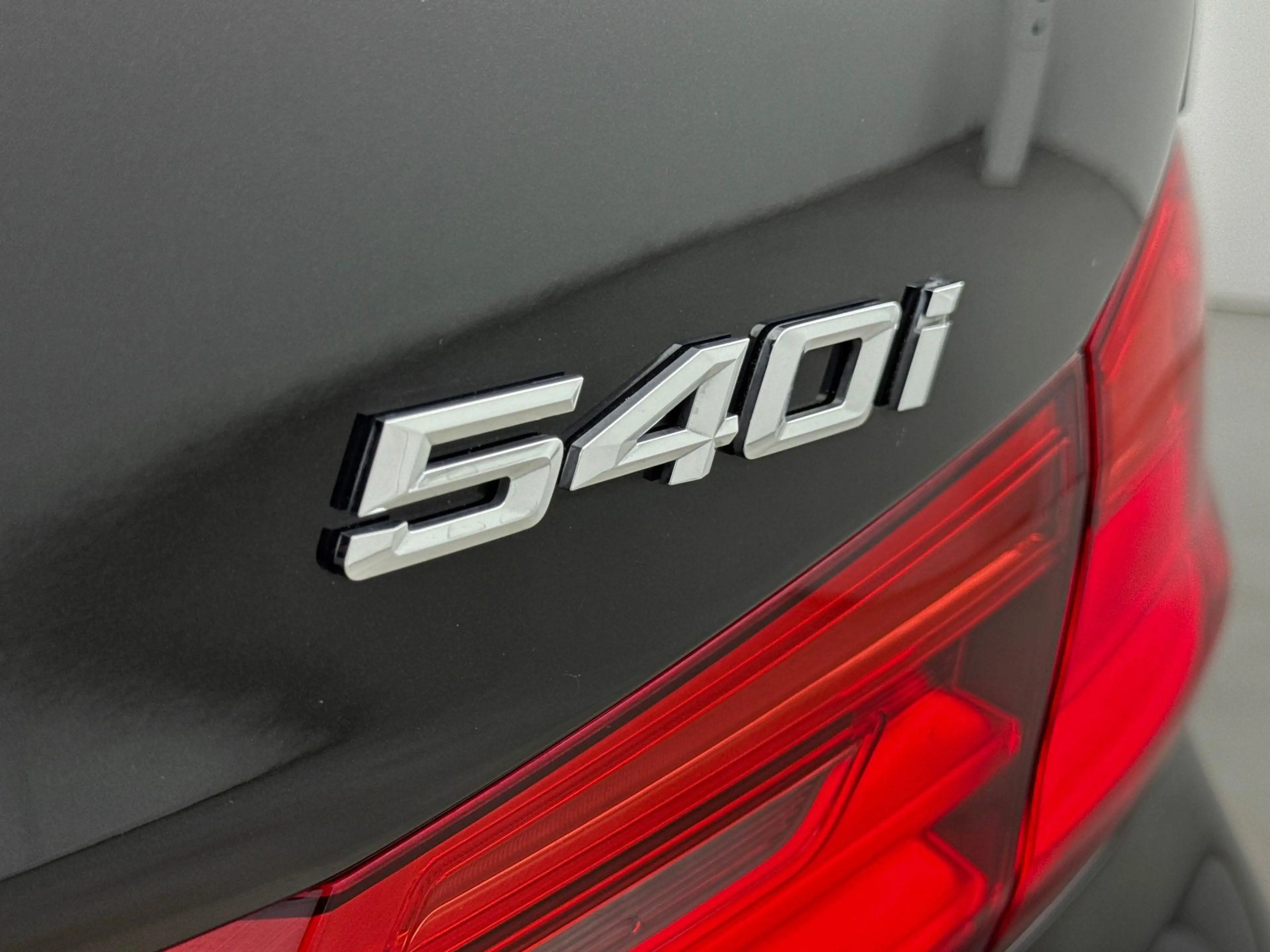 BMW 540 5-serie 540i xDRIVE HIGH EXECUTIVE | UNIEK EN ZEER — photo 14